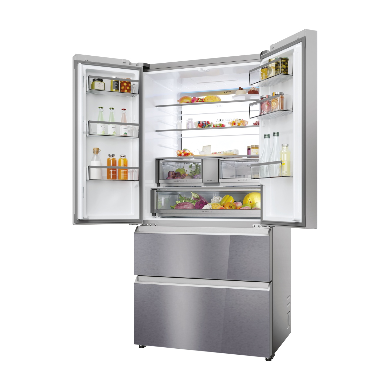 Frigorifero aperto in acciaio inox pieno di frutta, verdura, barattoli, bottiglie e contenitori, con ripiani e cassetti.