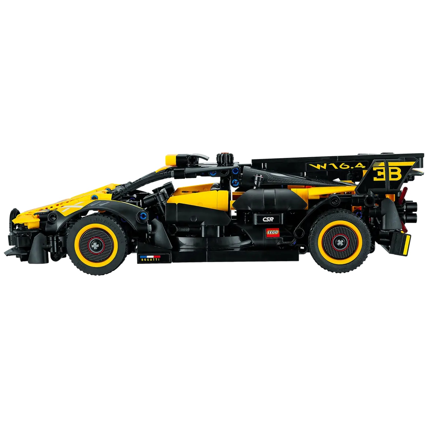 Een gele en zwarte Lego Bugatti auto wordt van de zijkant getoond. Het heeft grote wielen en de letters EB aan de achterkant.