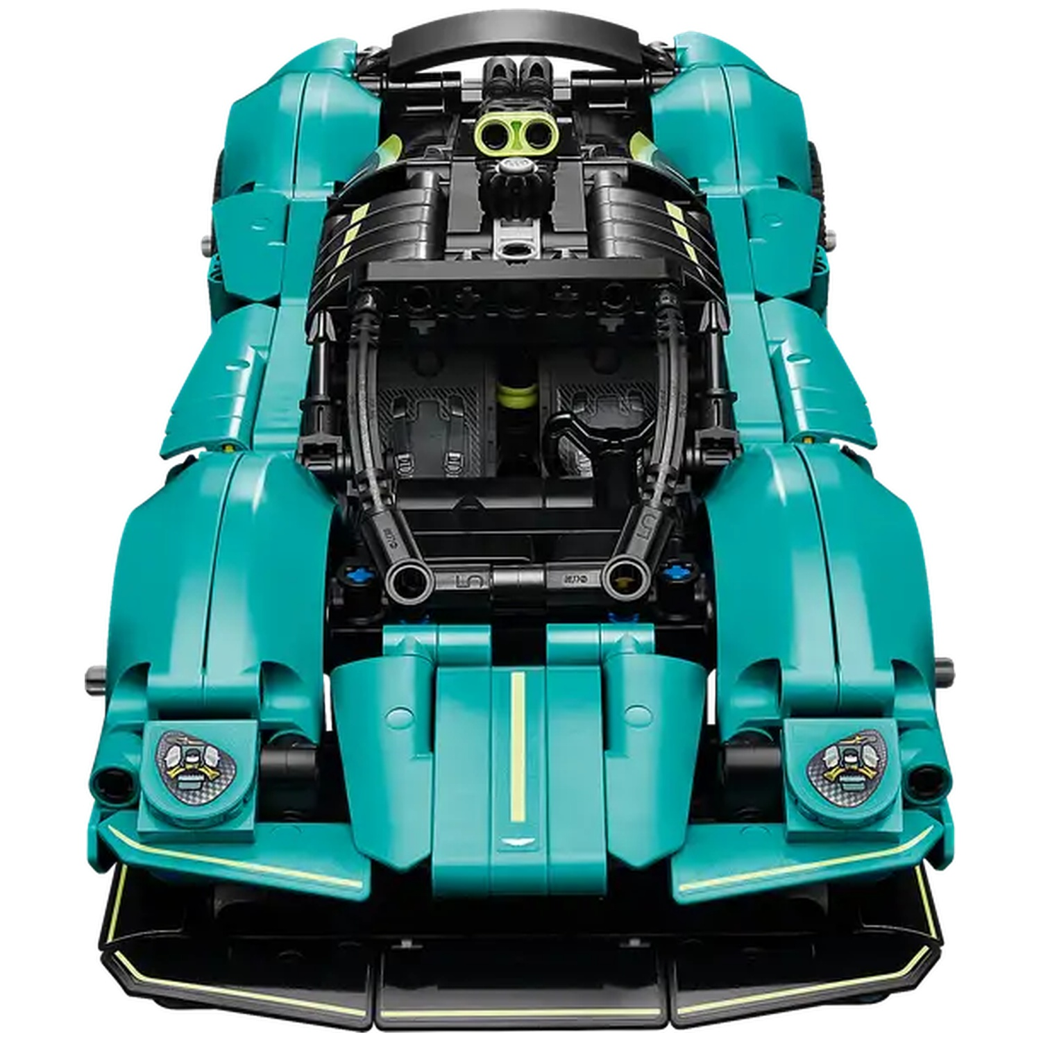 Een felgroene Lego raceauto. Het heeft zwarte en gele accenten. De auto staat op een witte achtergrond. Vooraanzicht.
