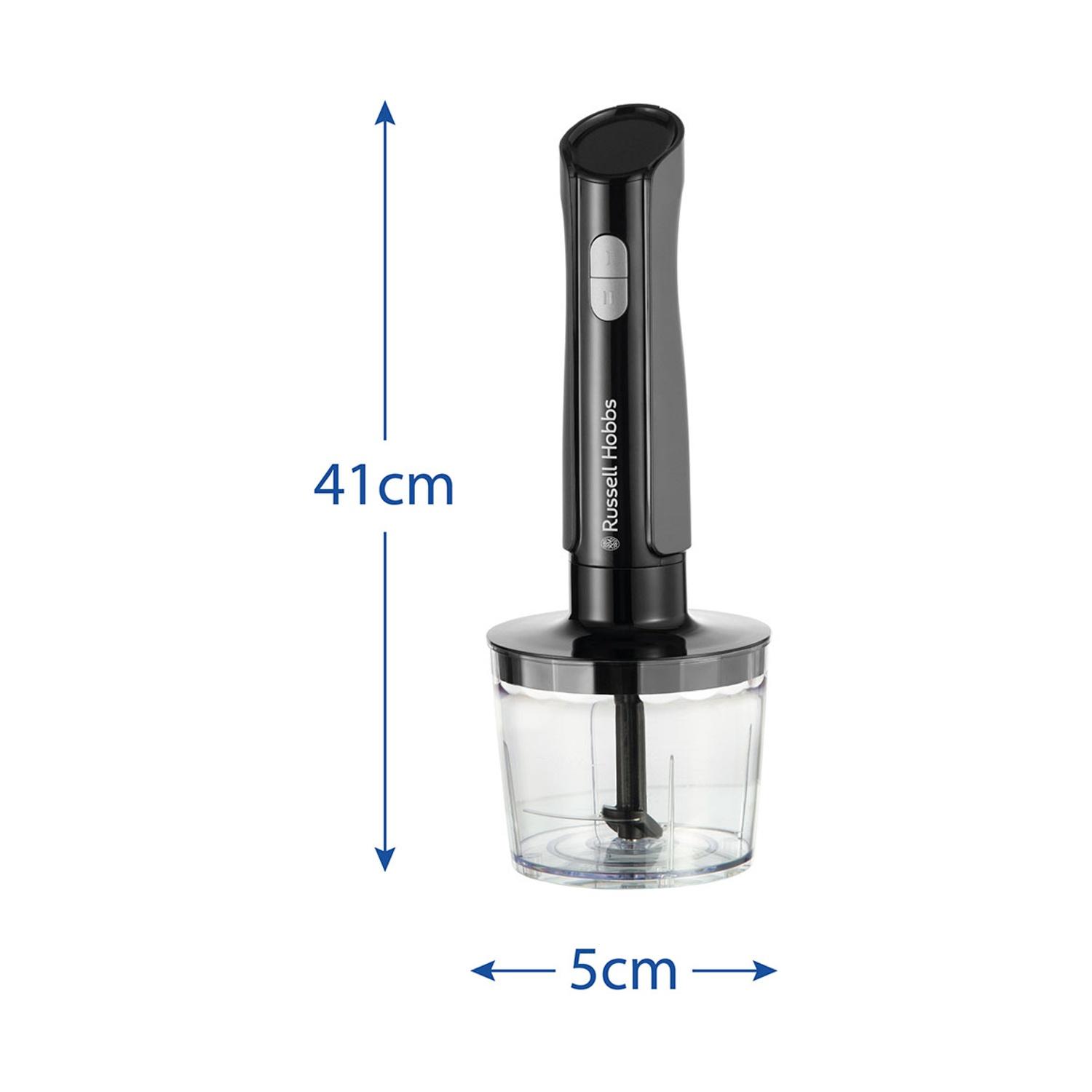 Un frullatore a immersione nero Russell Hobbs, con un bicchiere per miscelazione in plastica trasparente. Dimensioni: 41 cm di altezza e 5 cm di larghezza.