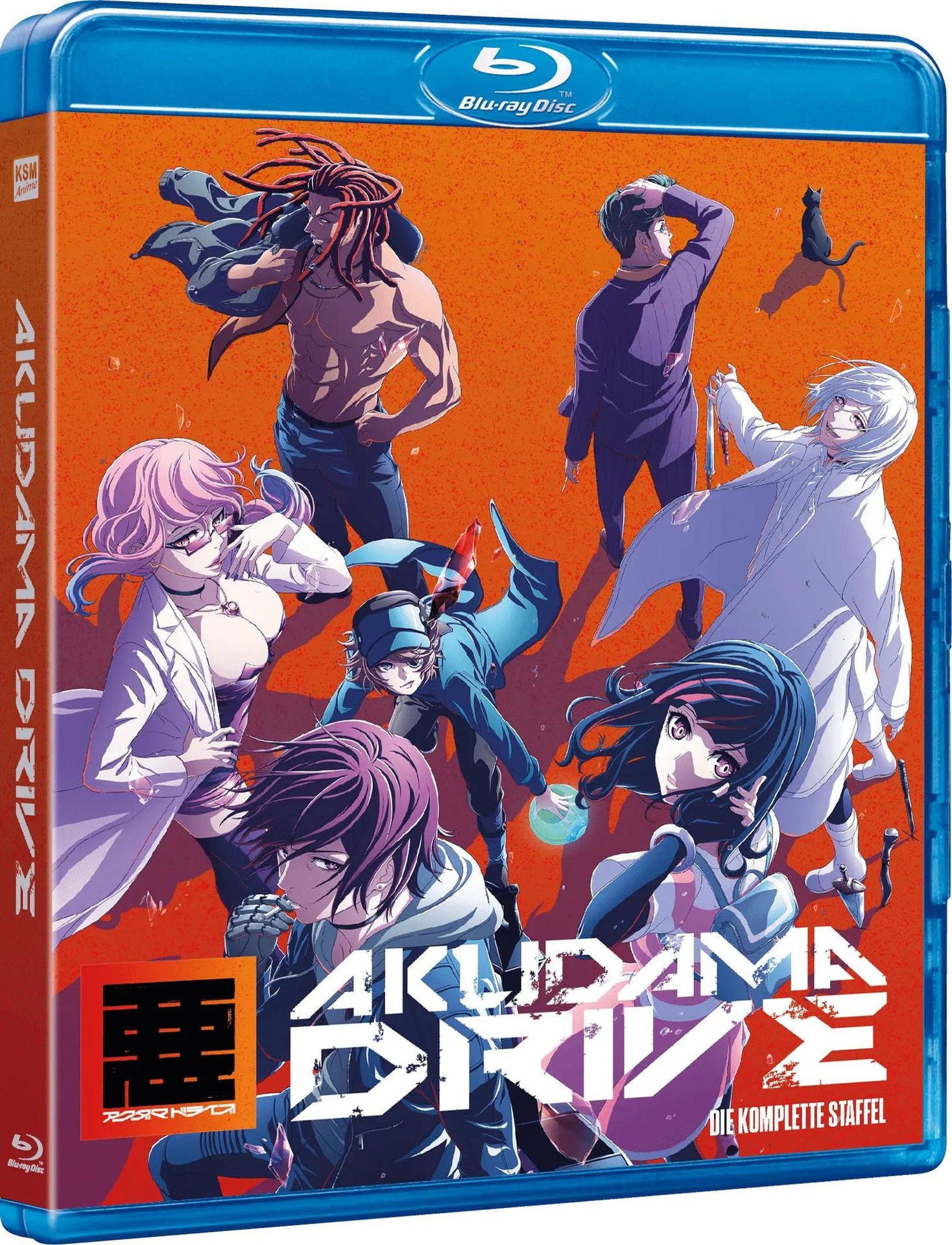Blu-ray-Cover mit Anime-Charakteren. Mehrere Figuren posieren vor einem orangefarbenen Hintergrund. Text auf Englisch und Japanisch.