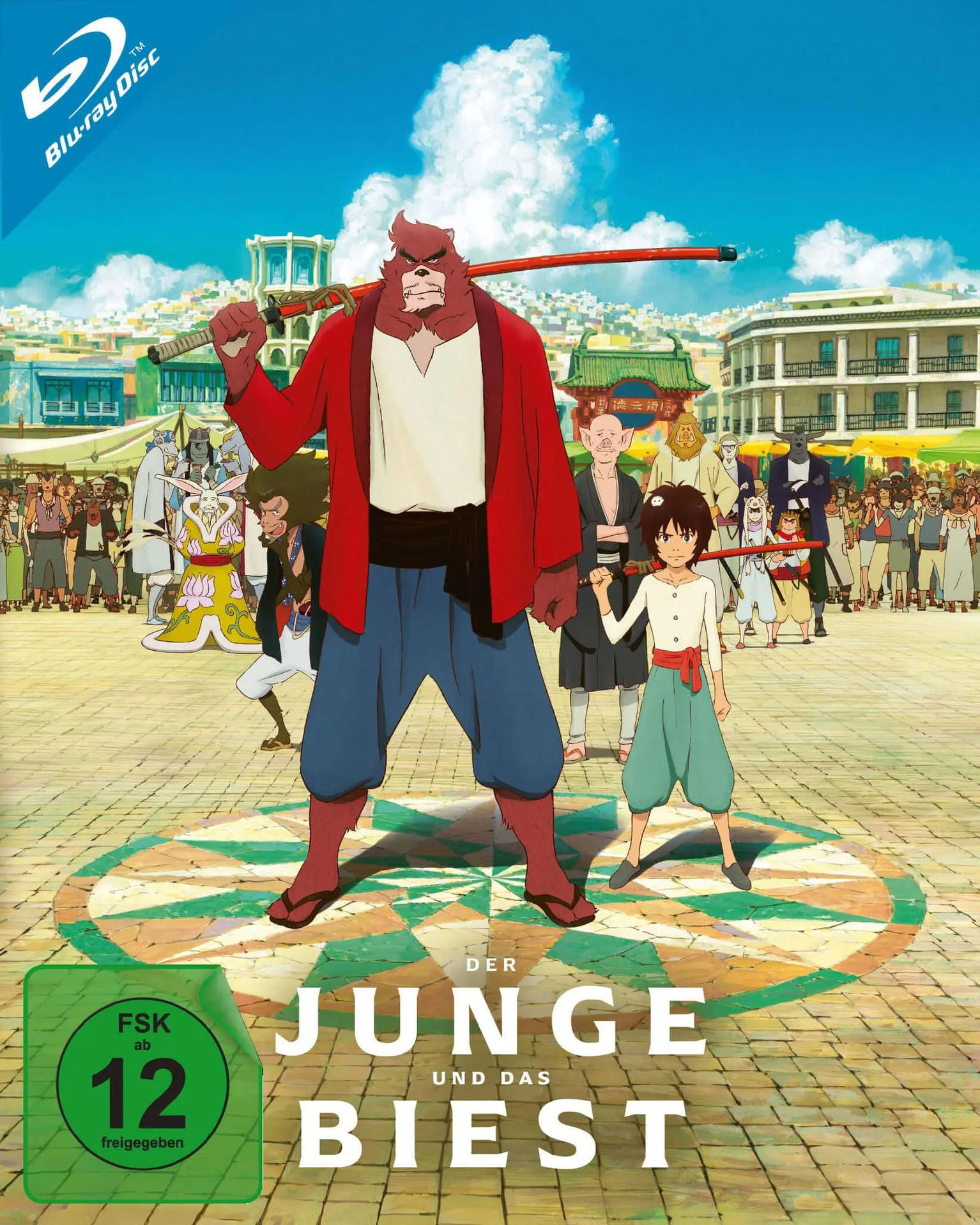 Anime-Filmplakat. Bärenmann und Junge stehen vor einer Menschenmenge. Gebäude im Hintergrund. Titel auf Deutsch.