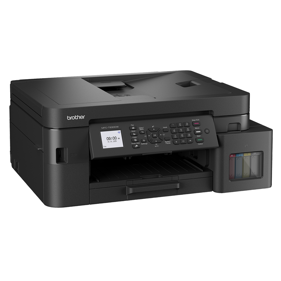 Egy fekete Brother MFC-T930DW nyomtató. Van egy vezérlőpanelje kis képernyővel és gombokkal. A tintatartályok oldalt láthatók.