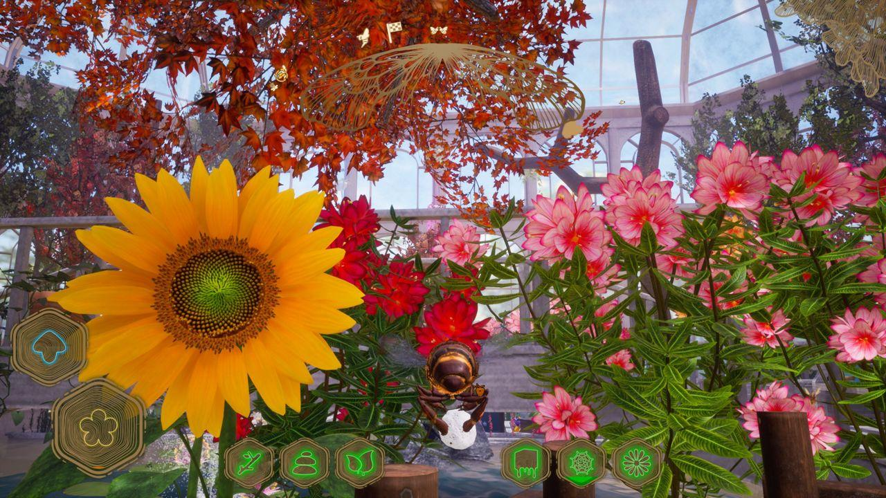 Eine lebendige Gartenszene mit einer großen Sonnenblume, roten und rosa Blumen und einer Biene. Der Hintergrund zeigt Laub und eine Glasstruktur.
