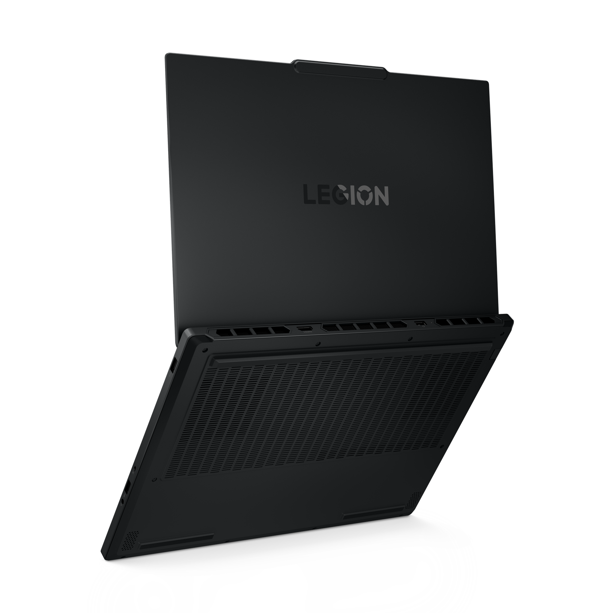 Schwarzer Legion-Laptop, geöffnet, schräge Ansicht. Das Legion-Logo ist sichtbar. Der Hintergrund ist dunkel mit einer weißen Reflexion.