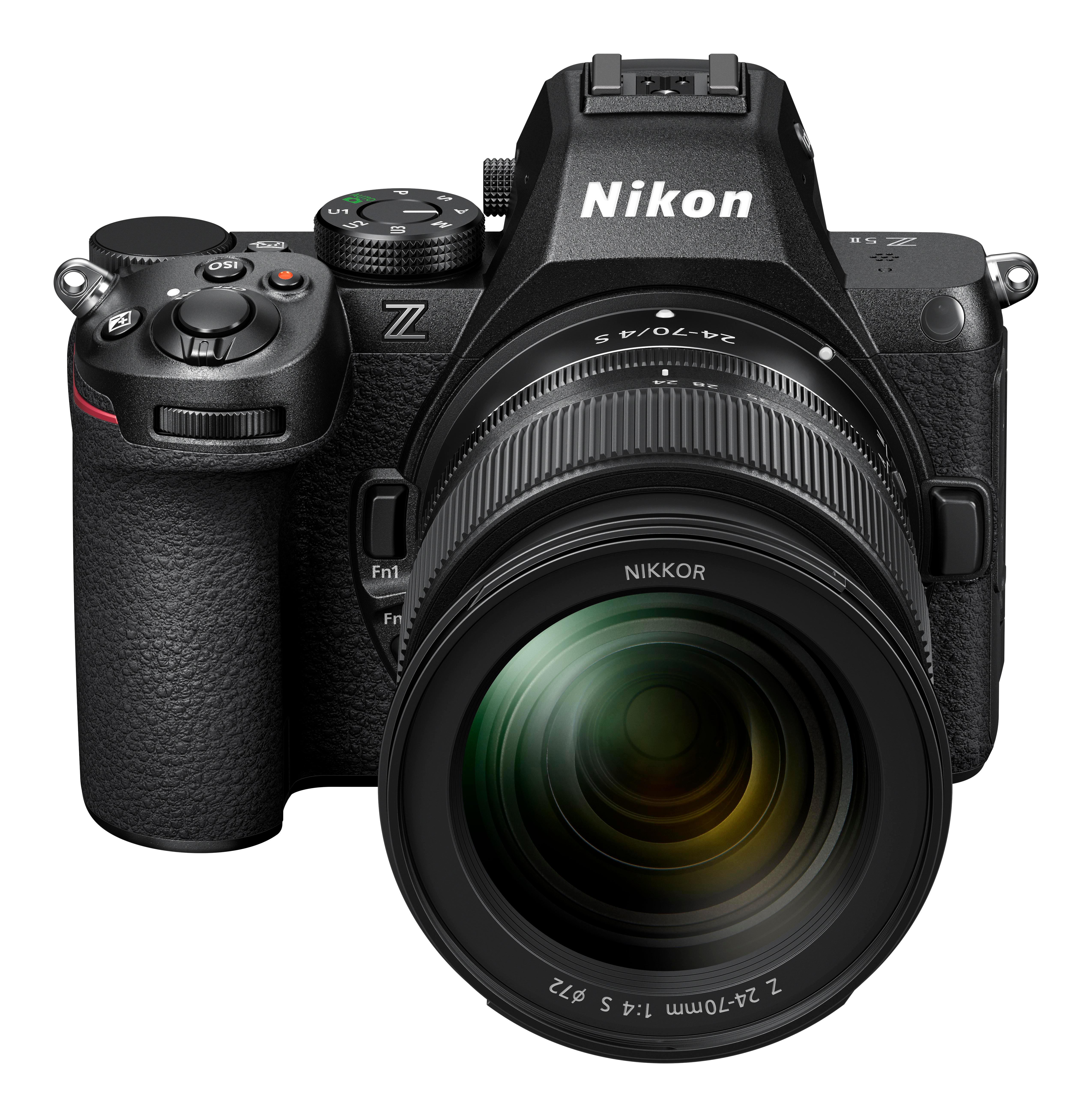Eine schwarze Nikon Z-Kamera mit einem 24-70mm-Objektiv. Sie hat einen strukturierten Griff und verschiedene Knöpfe.