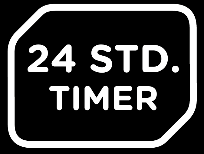 Biały tekst na czarnym tle. Zawiera napis '24 STD. TIMER' wewnątrz białej, zaokrąglonej ramki.
