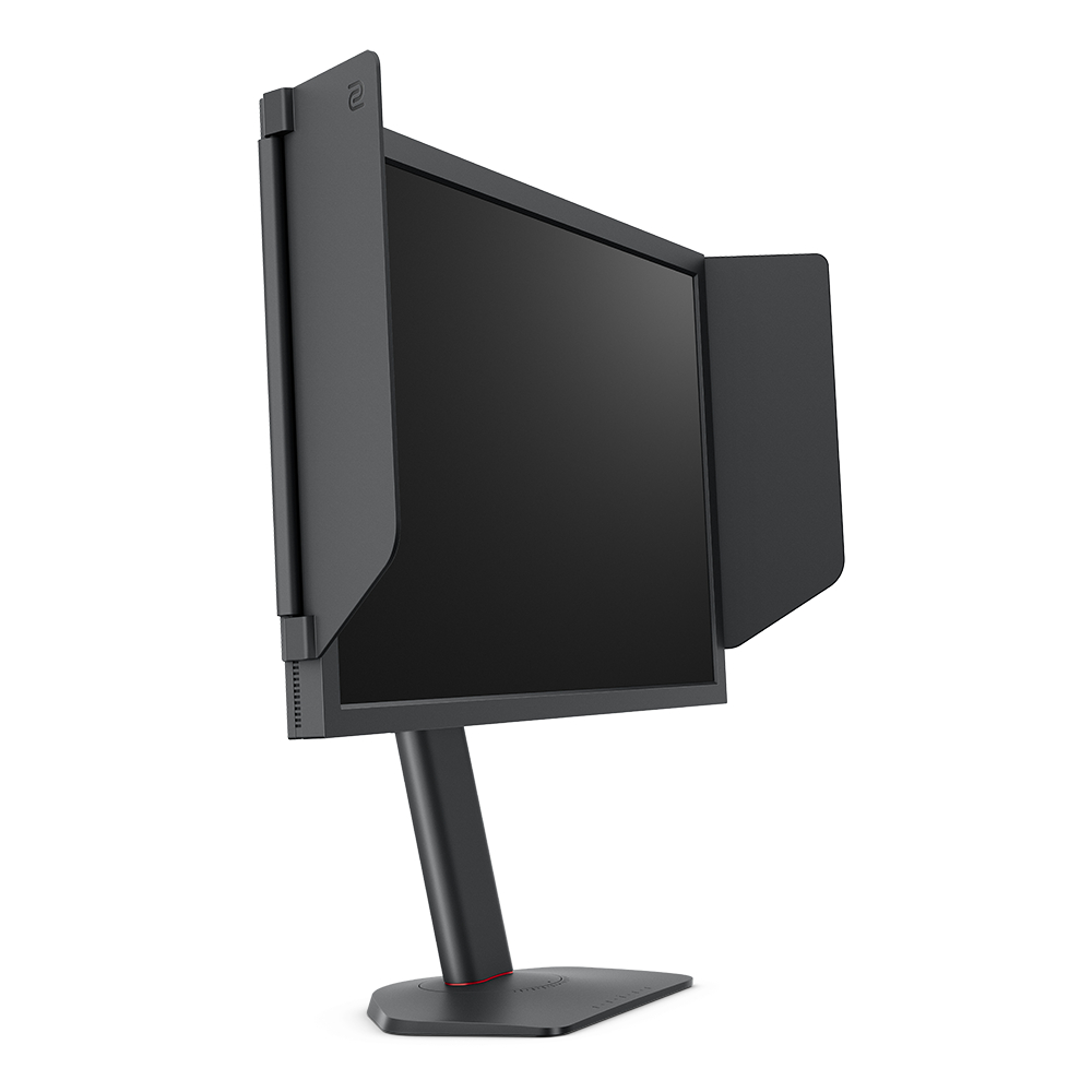 Ein schwarzer Computermonitor mit seitlichen Blenden. Er steht auf einem schwarzen Ständer mit rotem Akzent auf dem Sockel, vor weißem Hintergrund.