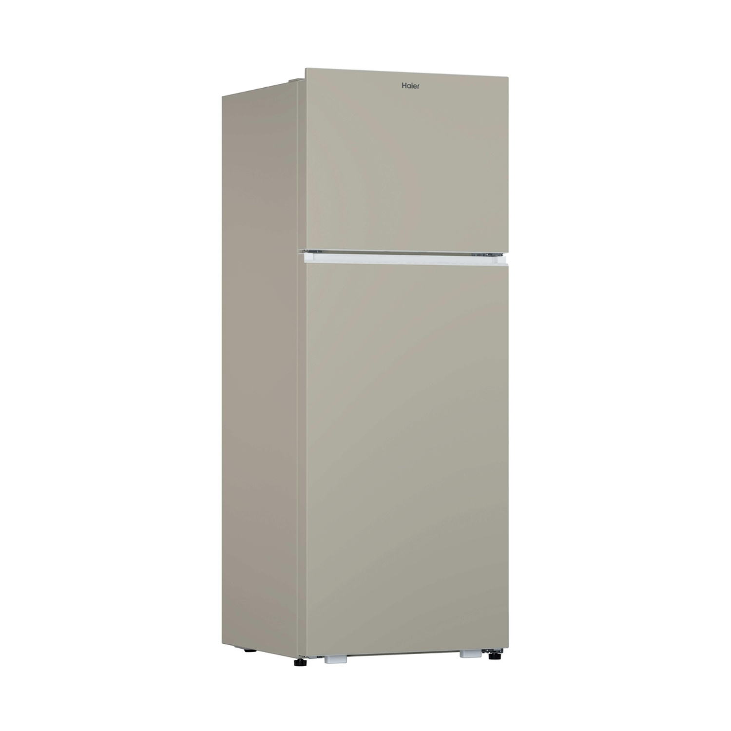 Un frigorifero Haier beige. Ha un congelatore superiore e una sezione frigorifero inferiore. Il logo 'Haier' è sulla porta superiore.