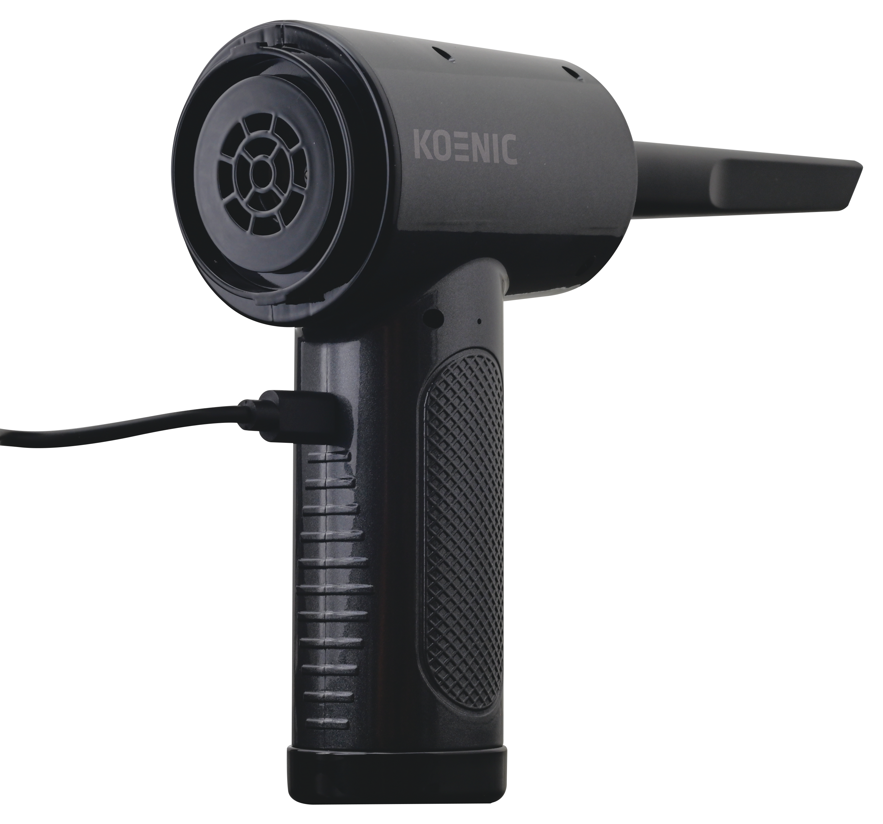 Czarna suszarka do włosów KOENIC na czarnym tle. Ma dyszę i uchwyt. Wpięty jest kabel.