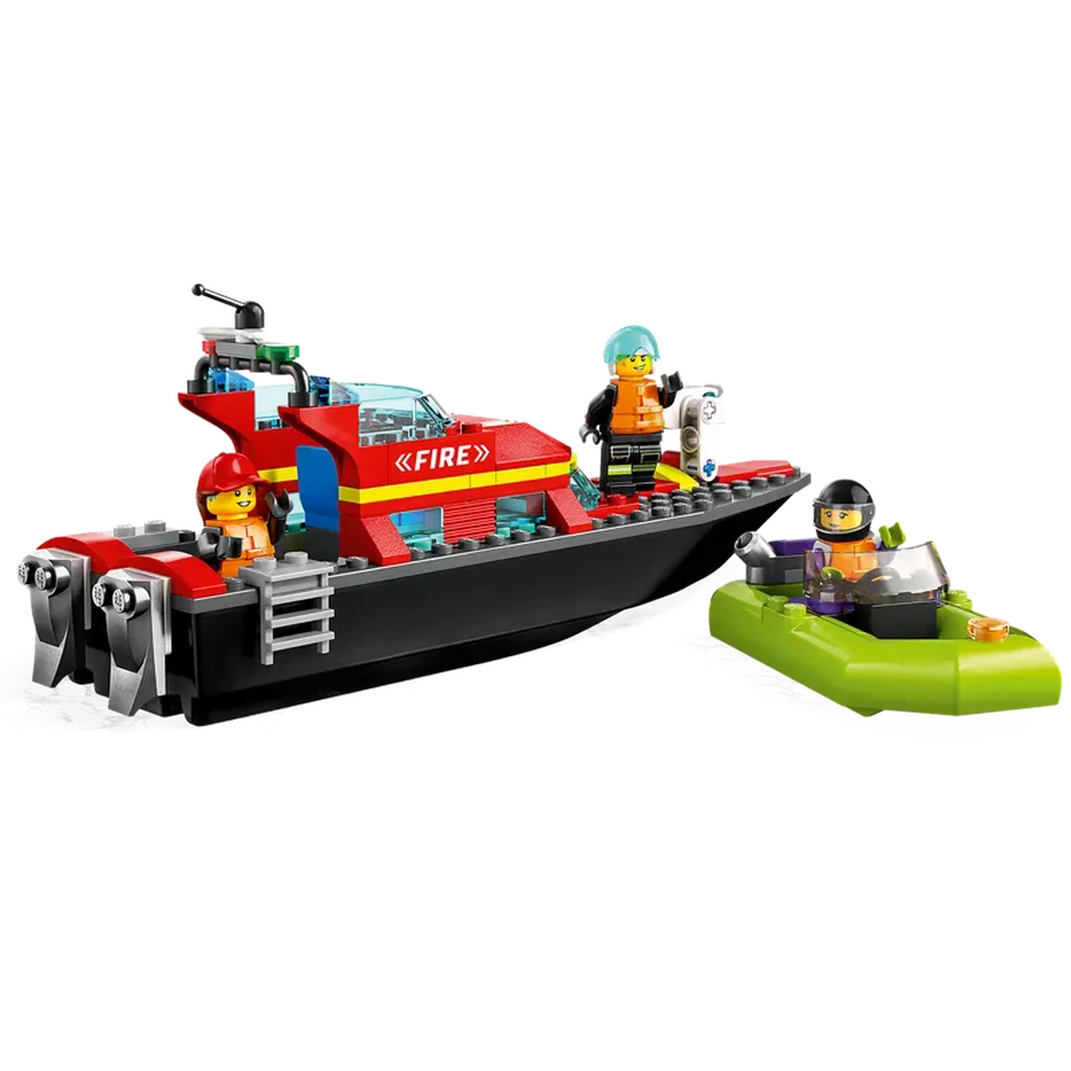 Un bateau de pompiers Lego avec deux pompiers et un petit bateau de sauvetage avec un autre pompier. Le bateau de pompiers est rouge et noir.