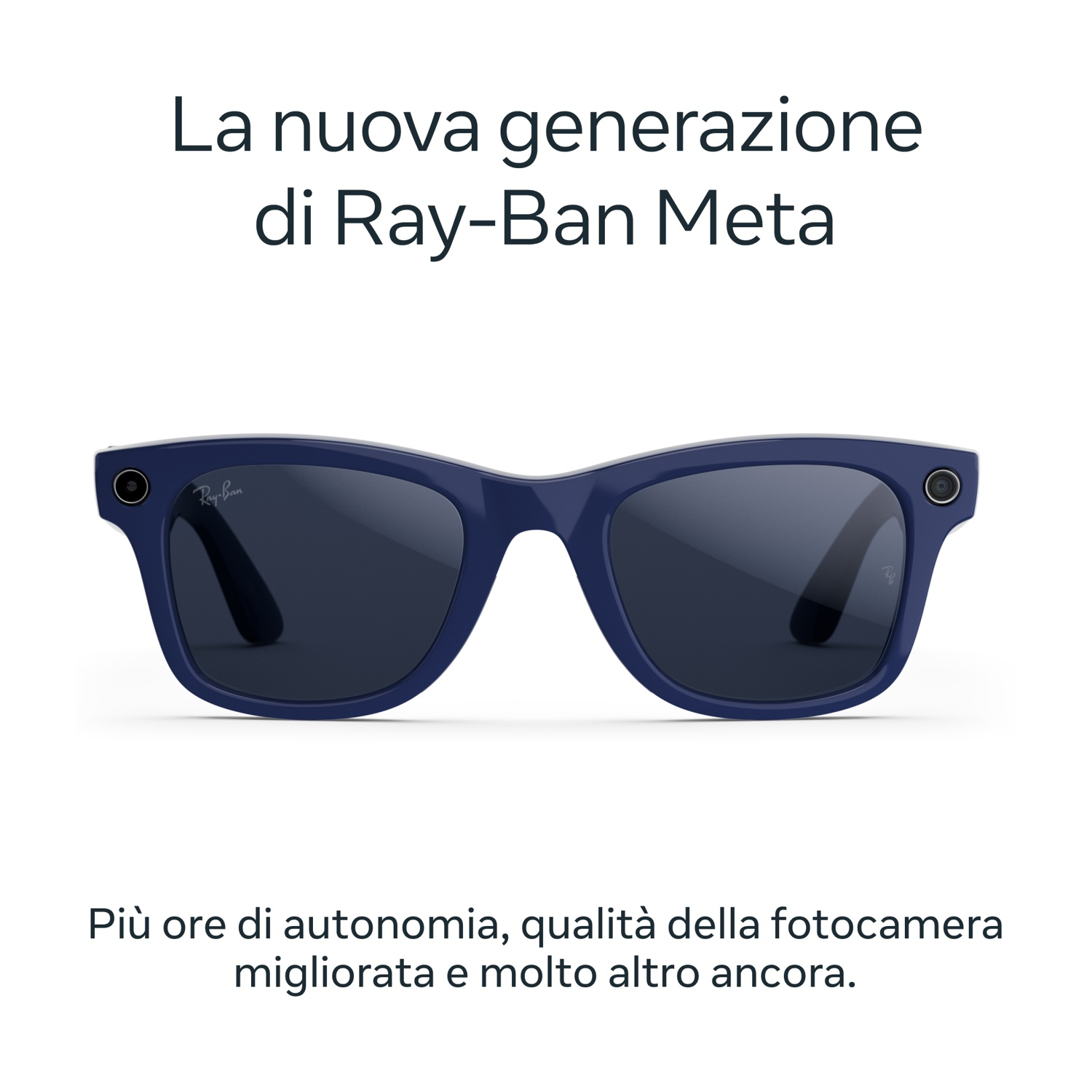 Occhiali da sole blu Ray-Ban Meta su sfondo bianco. Il testo in alto recita: La nuova generazione di Ray-Ban Meta. Sotto: più batteria, fotocamera migliore.