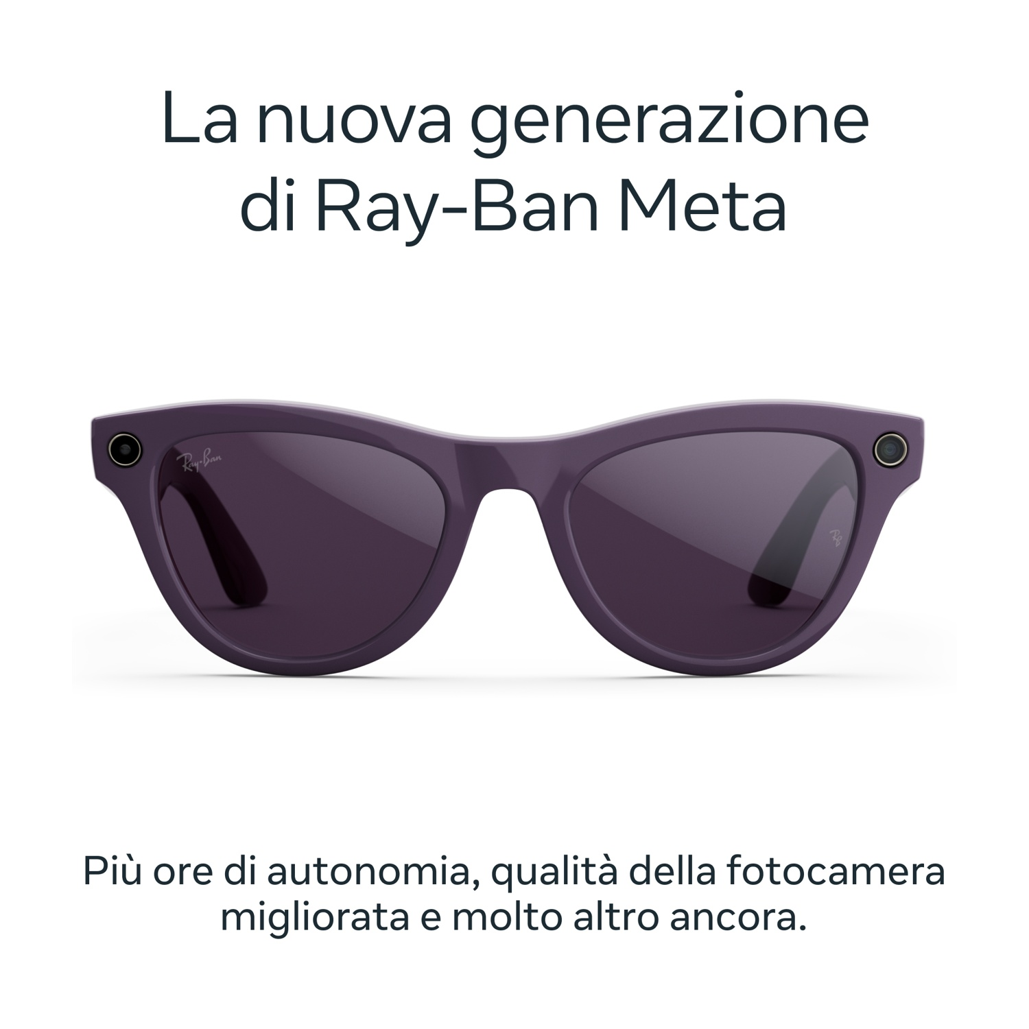 Occhiali da sole viola Ray-Ban Meta su sfondo bianco. Il testo in alto recita: La nuova generazione di Ray-Ban Meta. Sotto: Più batteria, fotocamera migliorata.