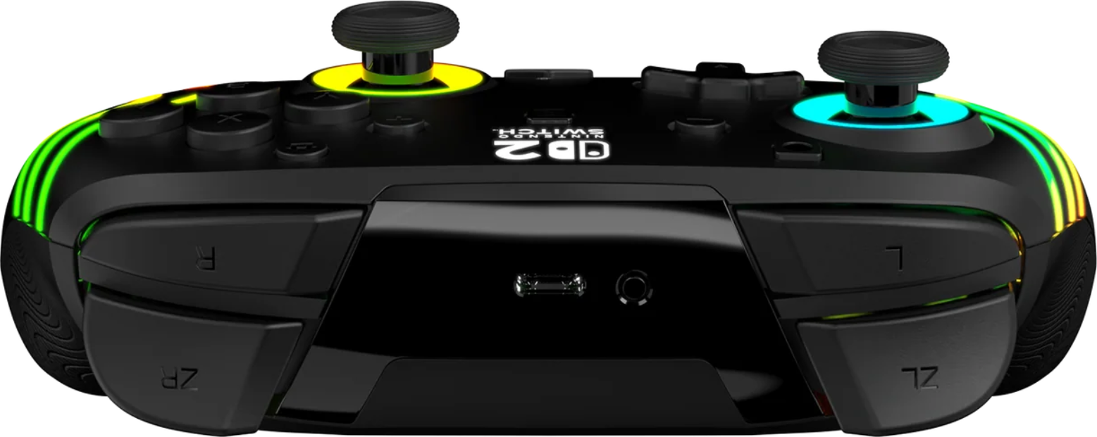 Schwarzer Nintendo Switch-Controller. Er hat zwei Joysticks, Tasten und einen USB-C-Anschluss. Die Ränder haben bunte LED-Leuchten.
