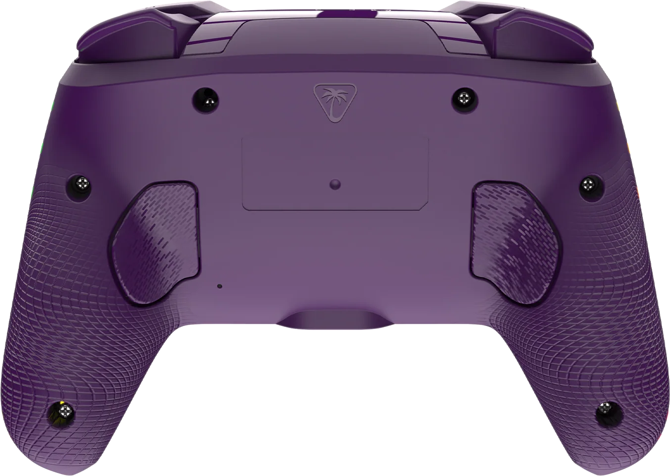 Eine violette Gamecontroller-Rückseite mit Griffen, Knöpfen und Logo. Die Oberfläche hat ein strukturiertes Muster.