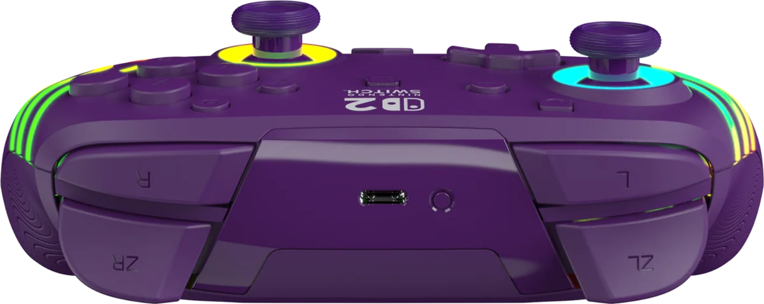 Ein lila Nintendo Switch-Controller wird gezeigt. Er hat Knöpfe, Joysticks und einen Ladeanschluss. Das Design beinhaltet LED-Leuchten.