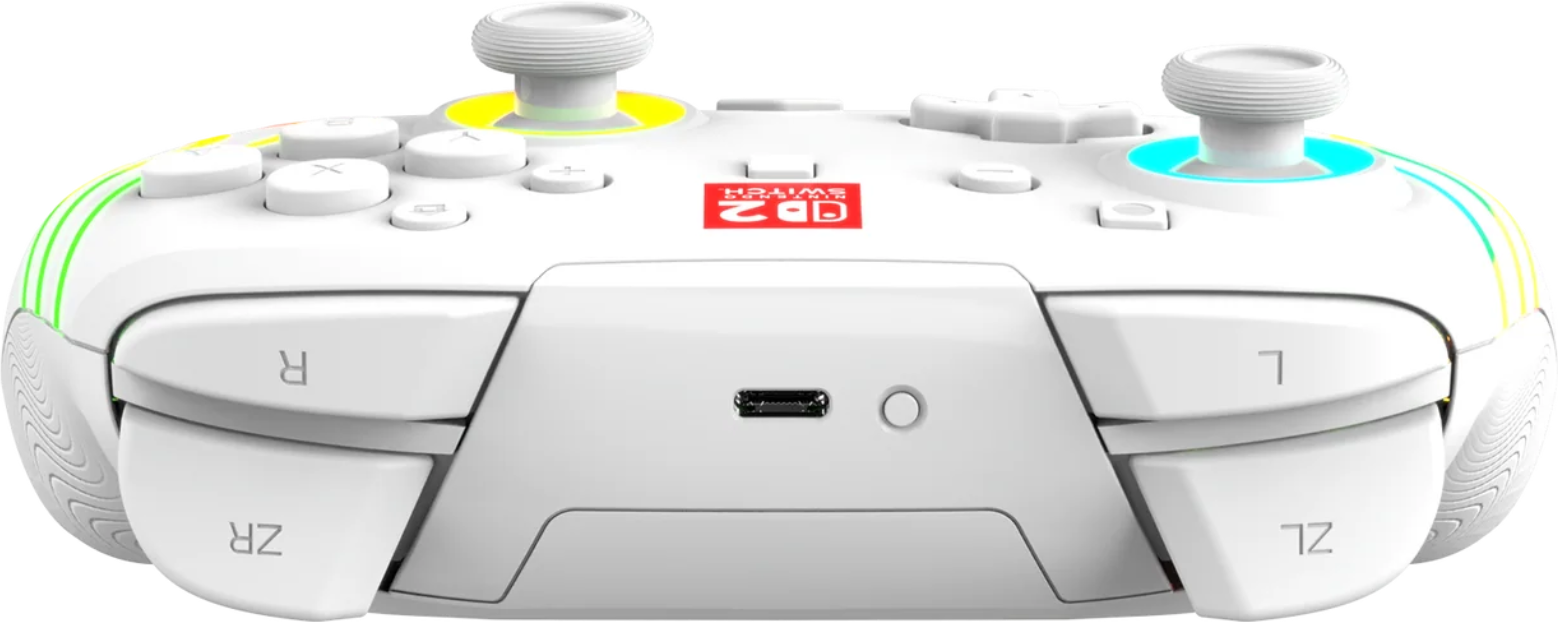 Manette Switch blanche. Possède des boutons et des joysticks. Logo rouge au milieu. Lumières colorées sur les côtés.
