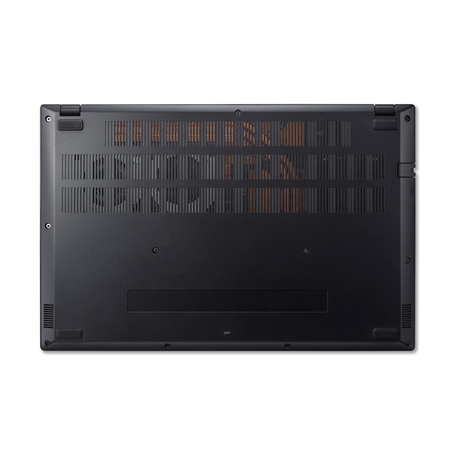 Il lato inferiore di un laptop nero. Presenta prese d'aria, viti e un pannello di accesso rettangolare. Il design suggerisce un raffreddamento efficiente.