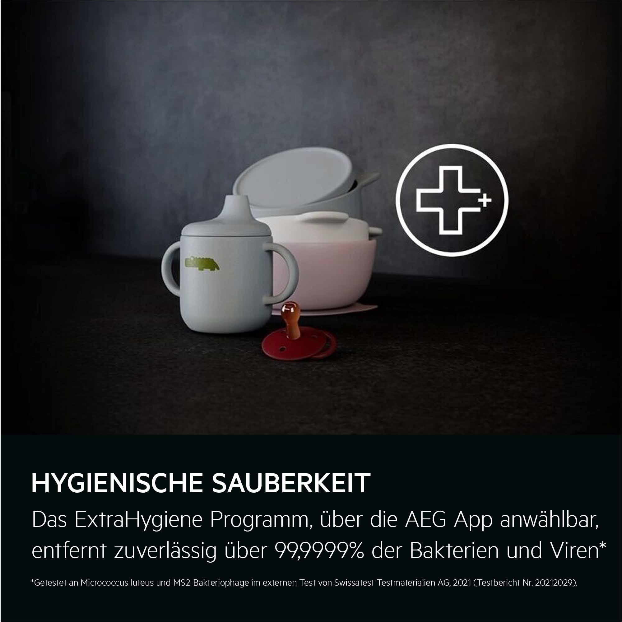 Das Bild zeigt Babyartikel: einen Trinkbecher, eine Schüssel, einen Schnuller und ein Pluszeichen. Text zeigt Hygieneprogramm.