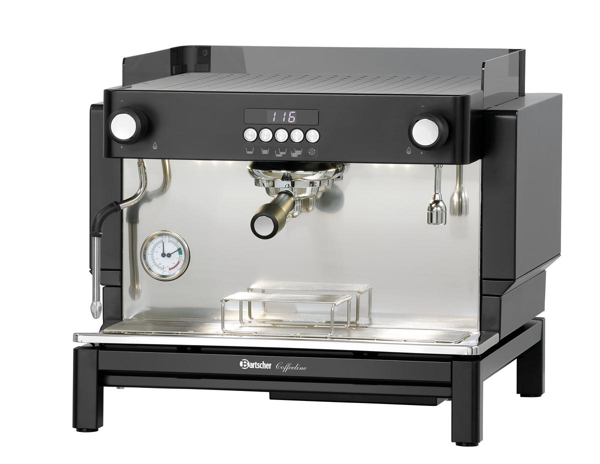 Eine schwarz-silberne Espressomaschine mit Manometer und Anzeige "116". Die Marke ist "Bartscher Coffeline".