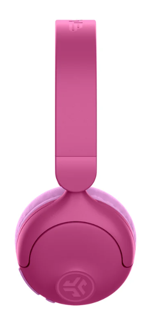 Różowe słuchawki na białym tle. Słuchawki są złożone, pokazując pałąk i nauszniki.