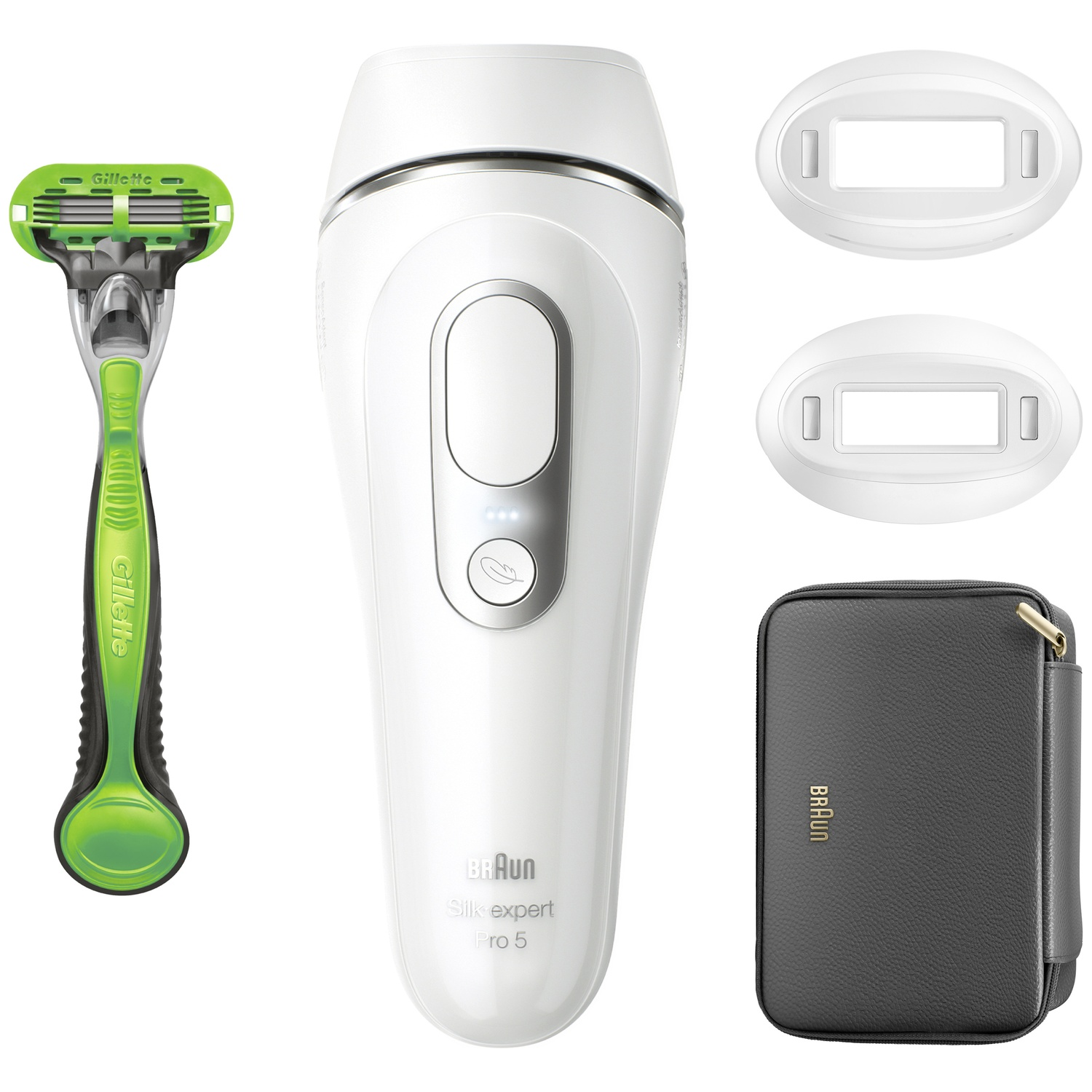 Een witte Braun Silk-expert Pro 5, twee witte opzetstukken, een zwarte etui en een groene Gillette-scheermes op een witte achtergrond.