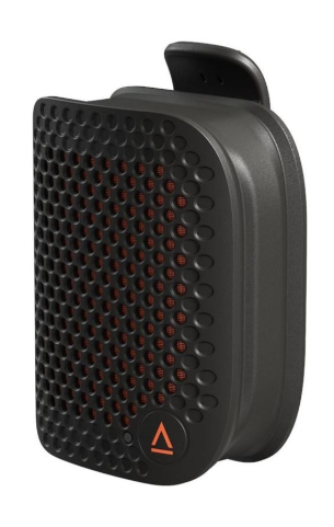 Czarny oczyszczacz powietrza z kratką o strukturze plastra miodu, pomarańczowym filtrem i czarnym klipsem. Pomarańczowe logo trójkąta.