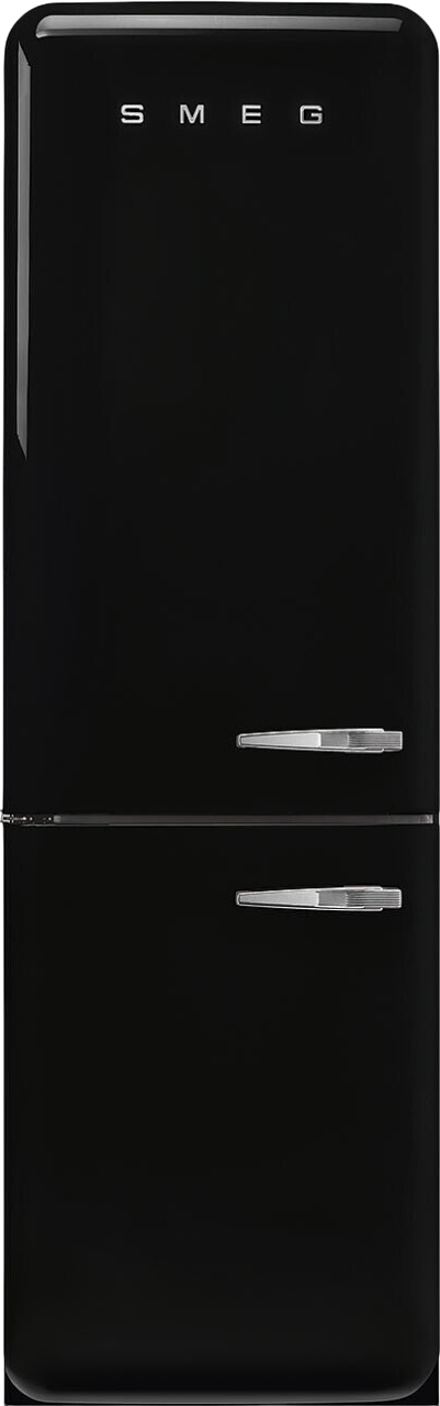 Schwarzer SMEG-Kühlschrank mit silbernen Griffen. Der Kühlschrank ist geschlossen und hat den Markennamen oben.