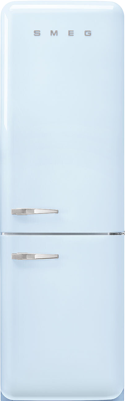 Ein hellblauer SMEG-Kühlschrank. Er hat zwei Türen und Metallgriffe. Das SMEG-Logo befindet sich oben.
