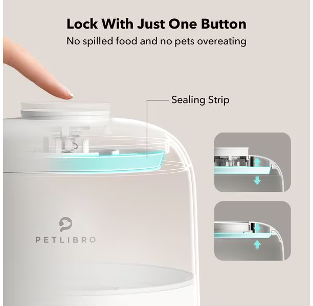 L'immagine mostra un contenitore per cibo per animali domestici. Un dito preme un pulsante. Il testo dice 'Lock With Just One Button'. I diagrammi mostrano la striscia di tenuta.