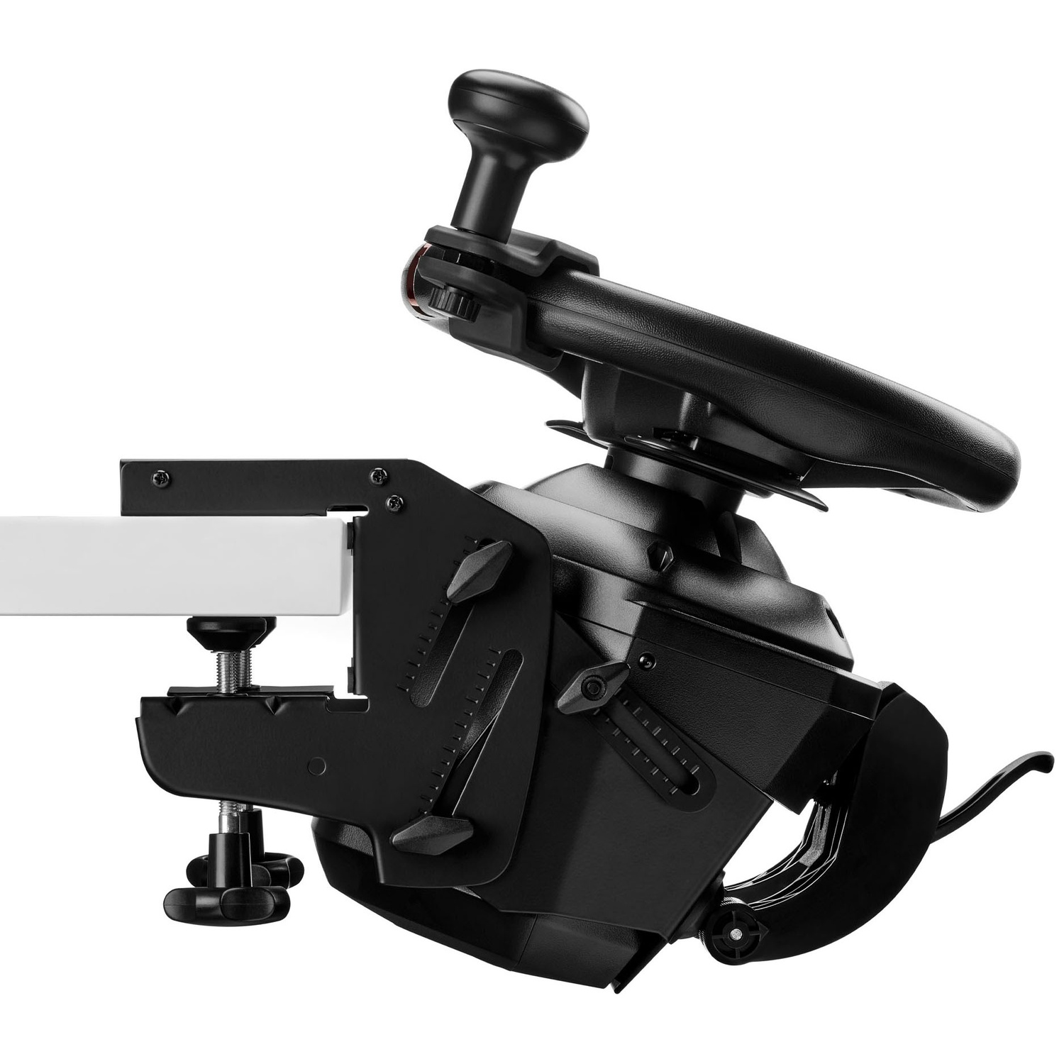 Volant de jeu noir avec pince. Il est fixé à une surface blanche. Le fond est blanc.