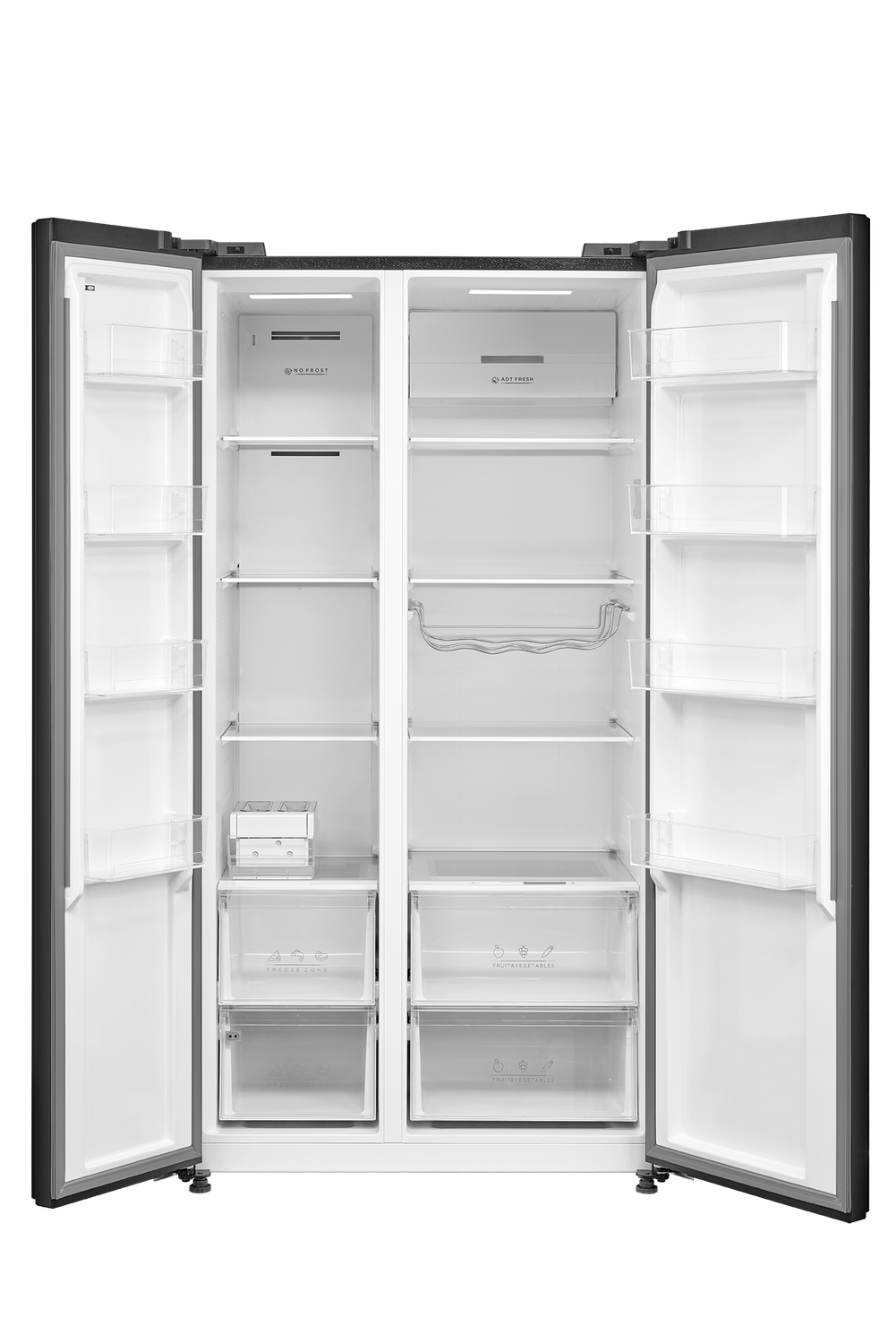 Refrigerador lado a lado abierto. El interior es blanco con estantes, cajones y compartimentos. Las puertas están abiertas, mostrando espacio vacío.