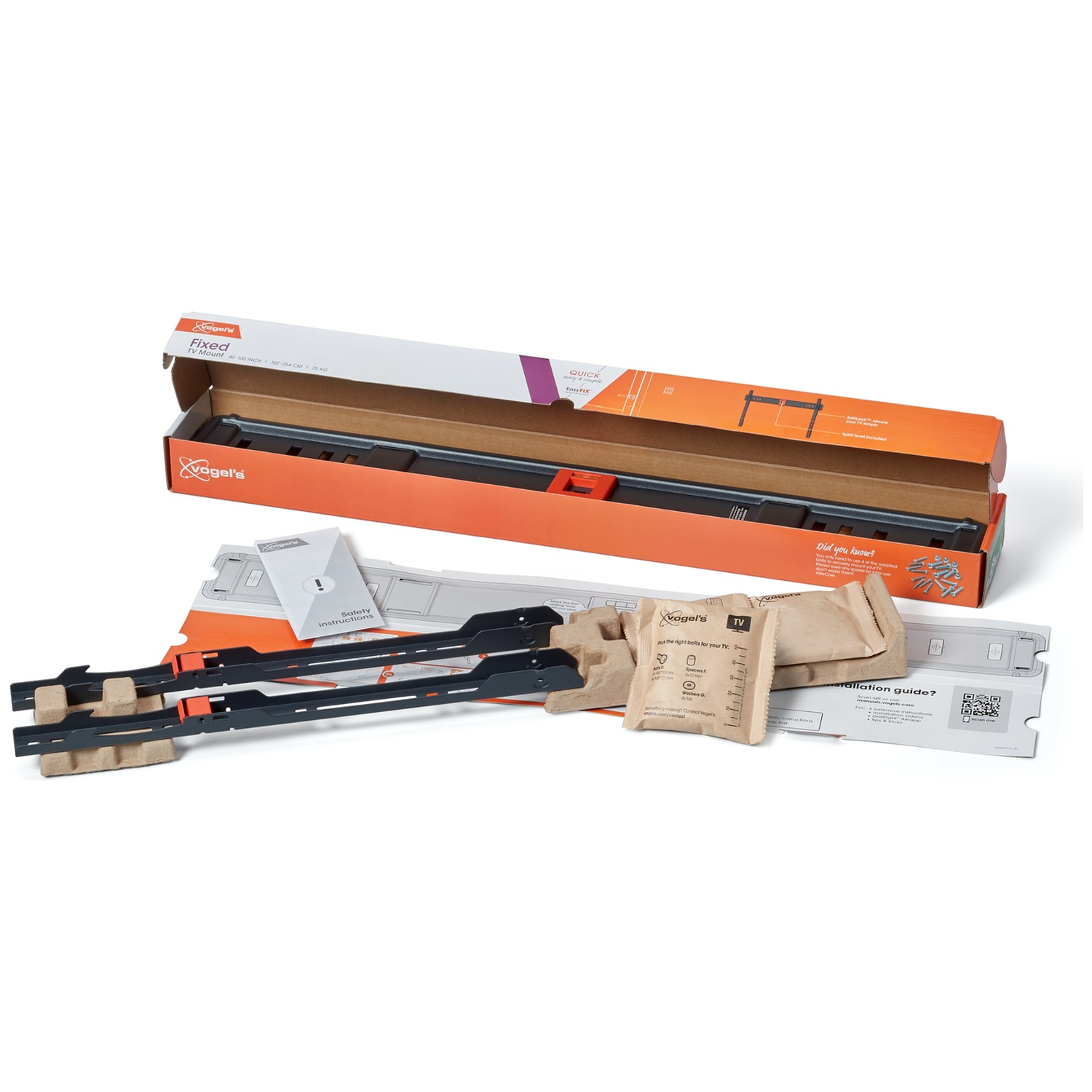 Boîte ouverte avec kit de montage TV. Contient supports noirs, vis, instructions et emballage de marque Vogel's sur fond blanc.