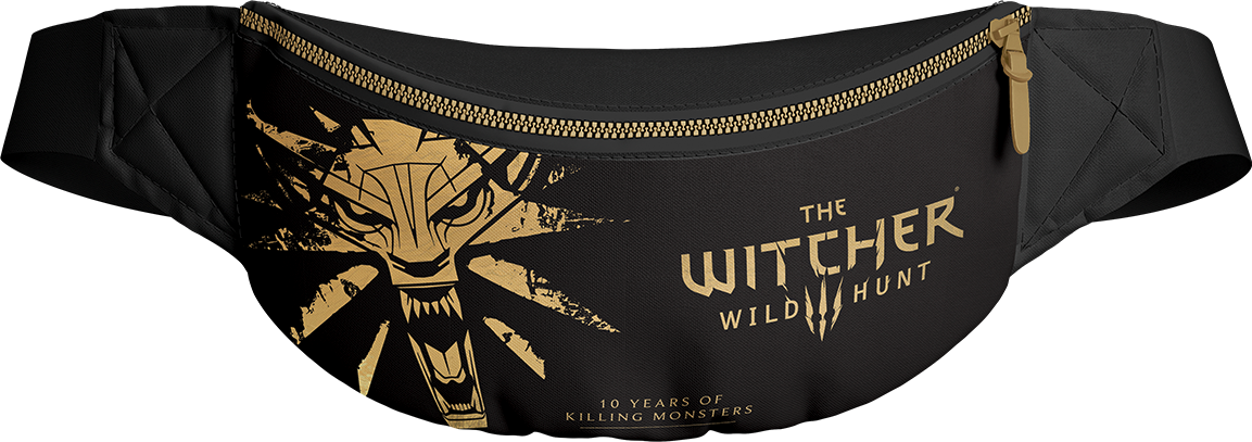 Fekete övtáska arany cipzárral és Witcher logóval. Szöveg: 'The Witcher Wild Hunt' és '10 Years of Killing Monsters'.