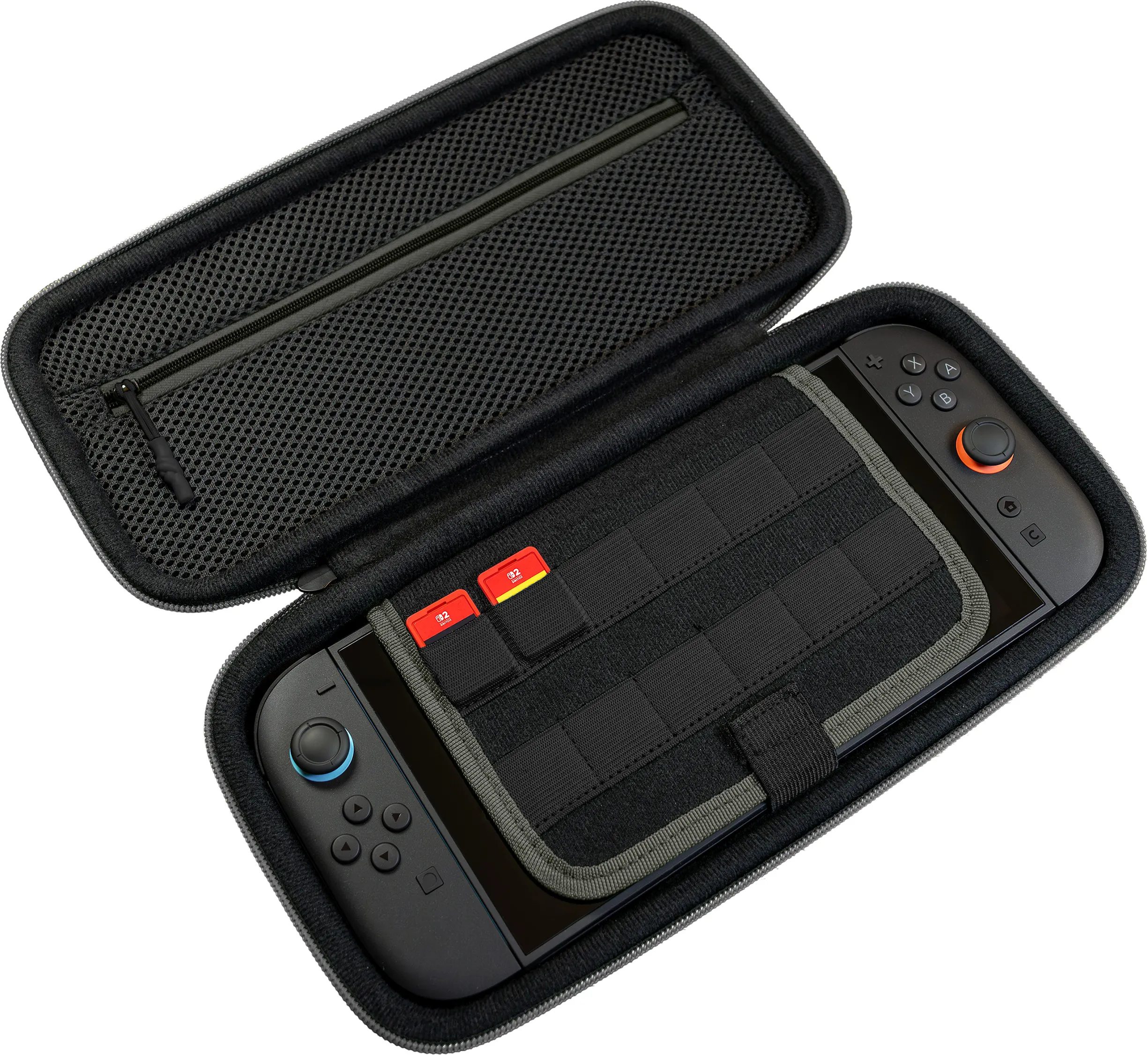 Custodia Switch nera aperta con console all'interno. Due schede di gioco rosse visibili.