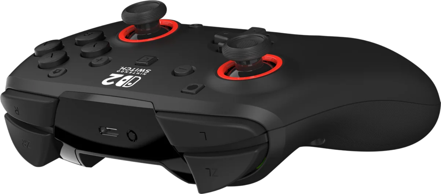 Schwarzer Nintendo Switch-Controller mit roten Akzenten. Enthält Tasten, Joysticks und Auslösetasten. Der Controller befindet sich auf weißem Hintergrund.