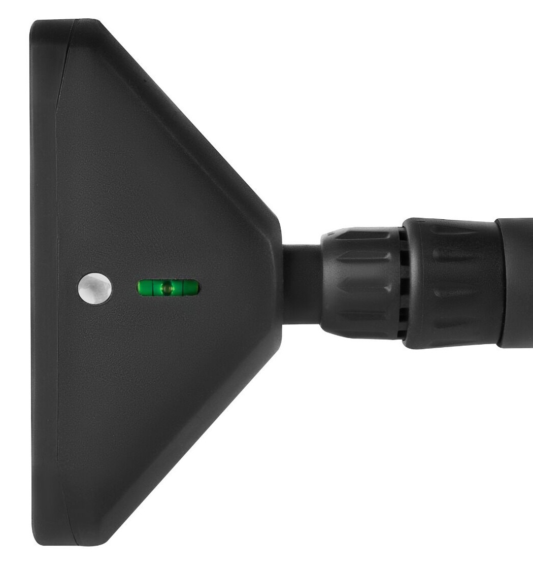 Czarne, kątowe urządzenie z poziomicą. Ma srebrny przycisk i cylindryczne przedłużenie.