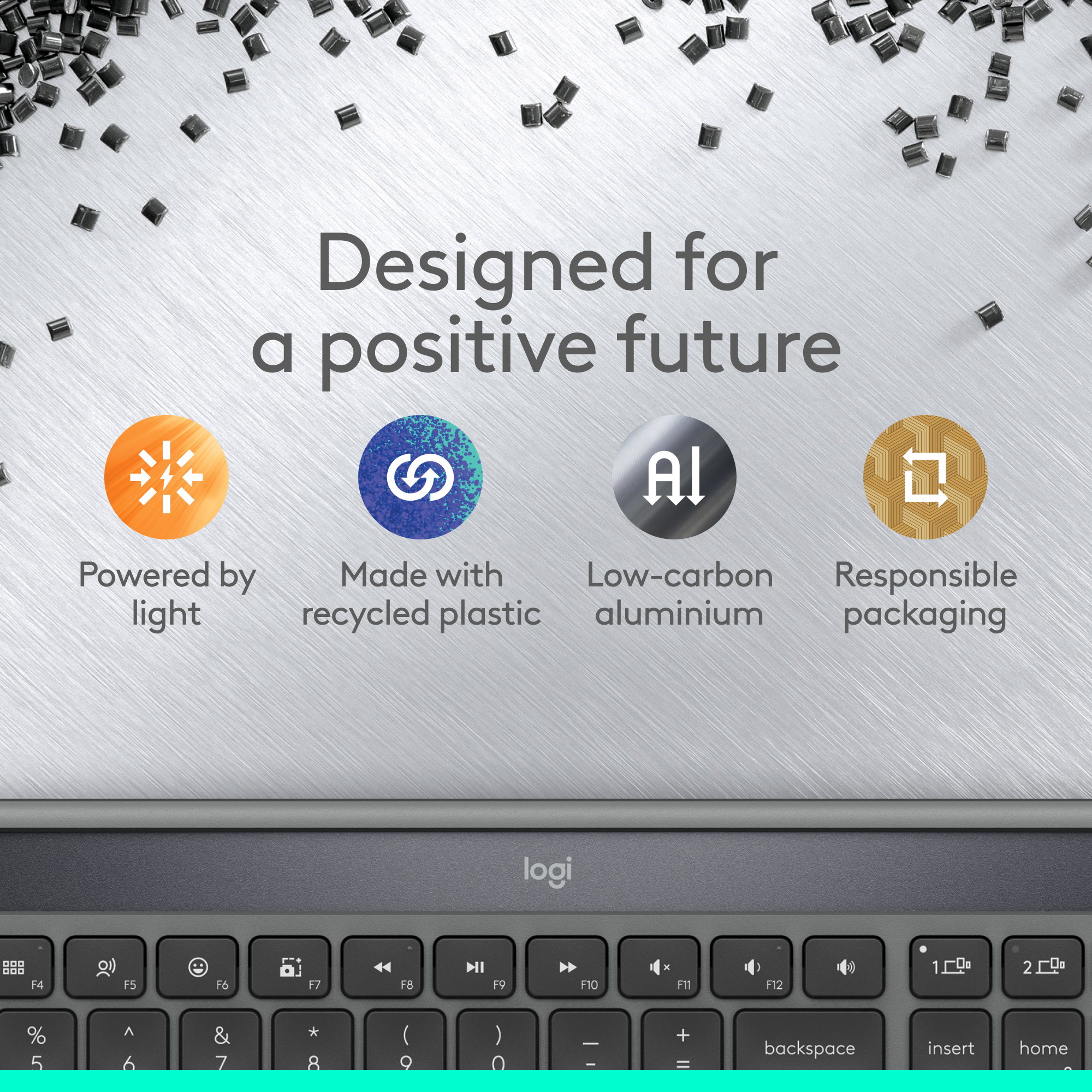 L'image présente un clavier et des icônes promouvant la durabilité, avec des textes comme 'Powered by light' et 'Made with recycled plastic'.