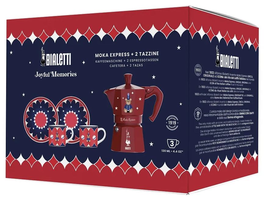 Doboz Bialetti Moka Express készlettel. Tartalmaz egy piros kávéfőzőt, két csészét és két kék-piros mintás tányért.