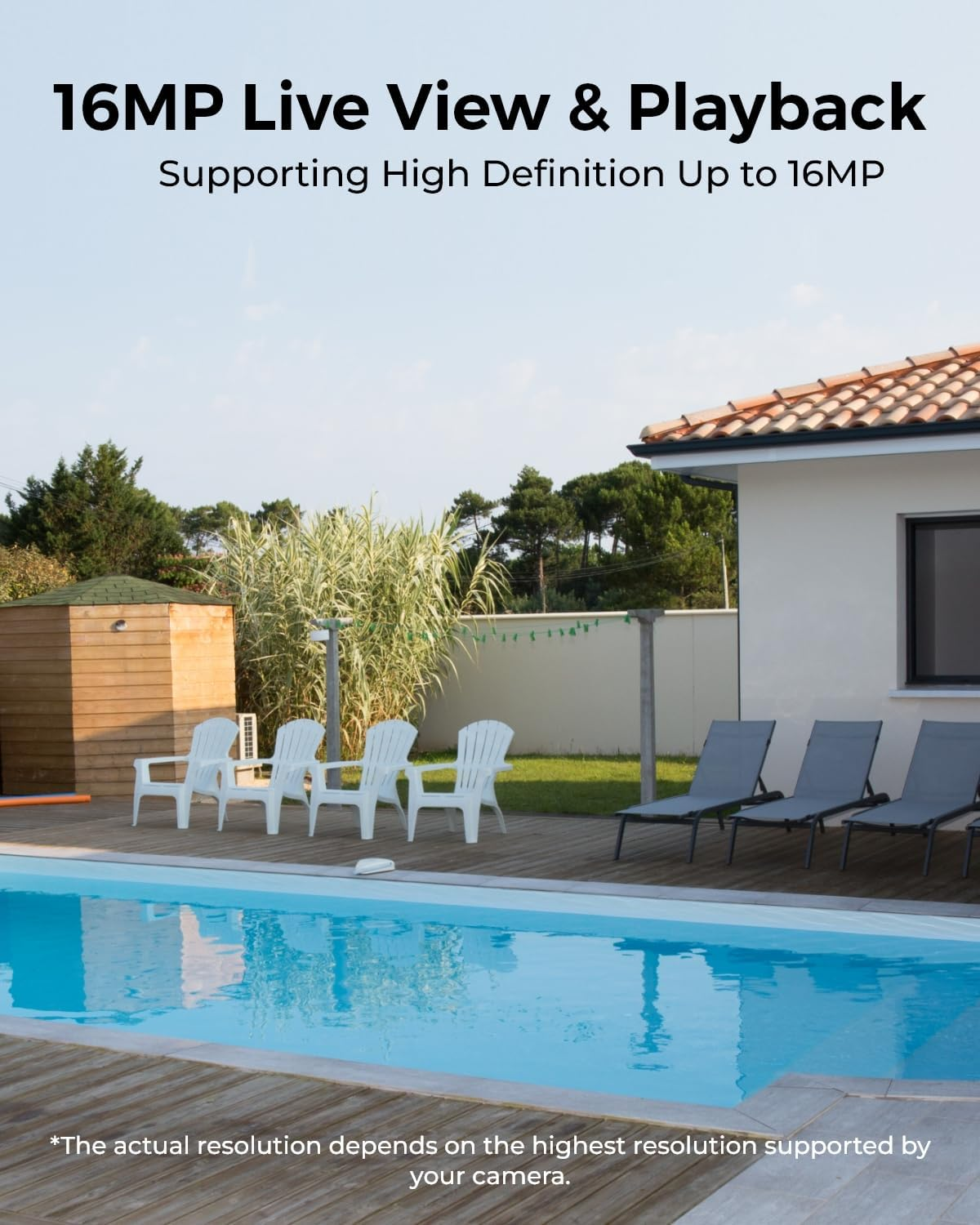 Ein Pool mit weißen Stühlen und grauen Liegestühlen. Ein Haus im Hintergrund. Text: 16MP Live View & Playback.
