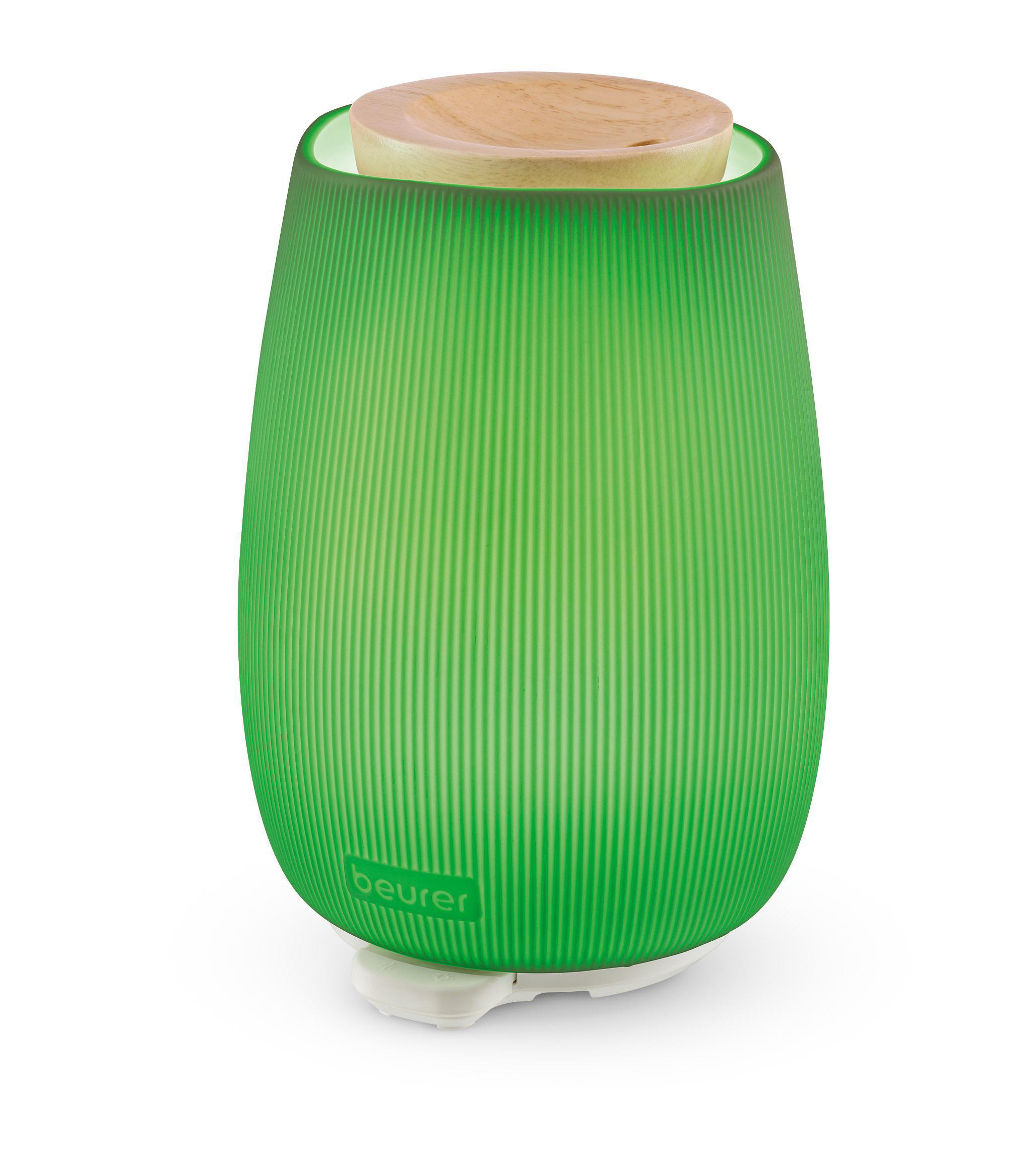 Grüner Diffusor mit Holzdeckel. Er hat vertikale Linien und einen weißen Sockel. Die Marke 'beurer' ist sichtbar.