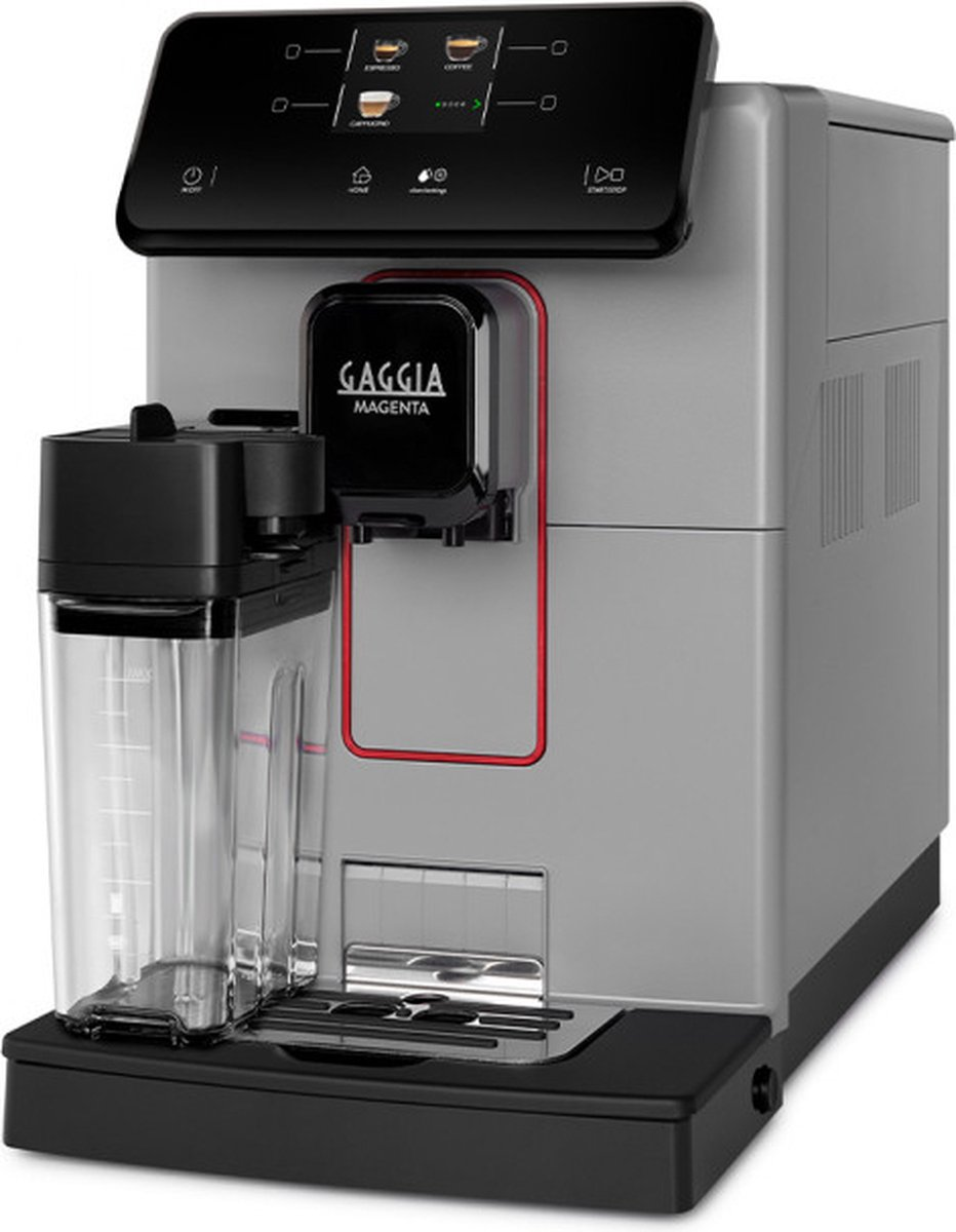 Gaggia Magenta kávéfőző. Szürke és fekete, víztartállyal és kezelőpanellel. A márkanév látható.
