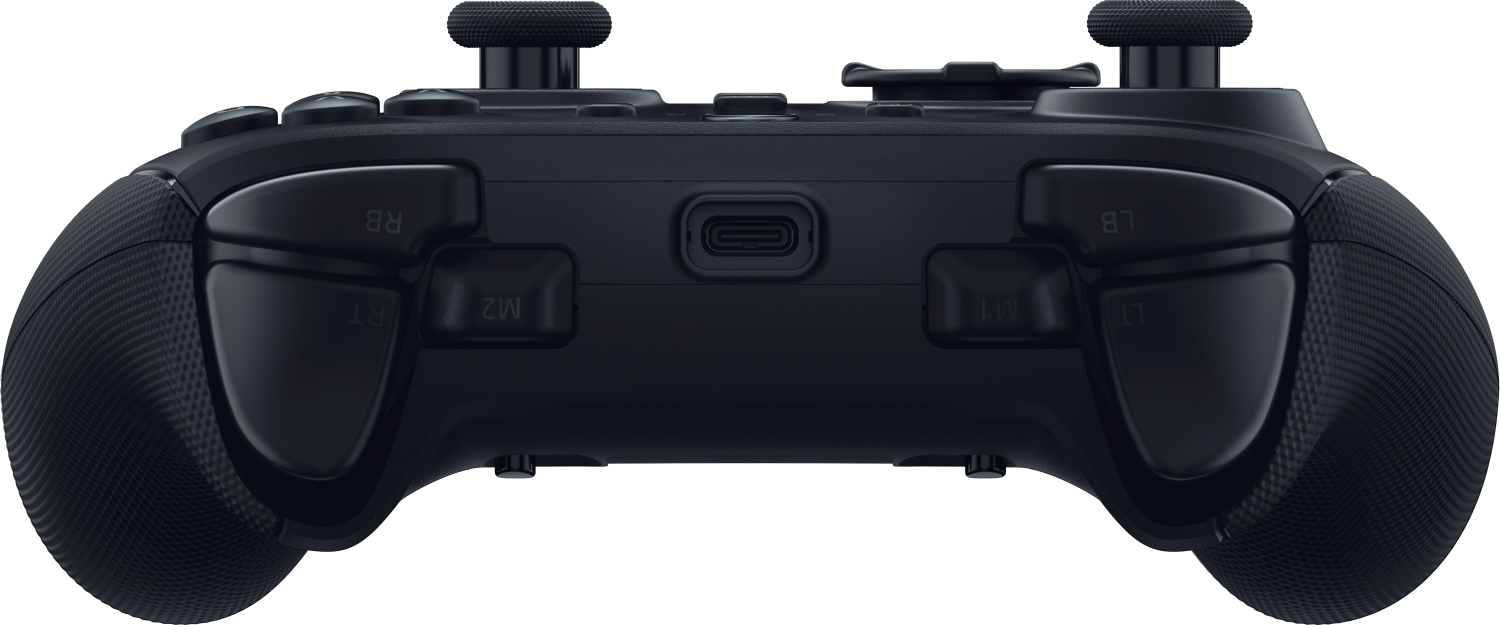 Schwarzer Gamecontroller mit Tasten, Triggern und strukturierten Griffen. Verfügt über einen USB-C-Anschluss und beschriftete Tasten.