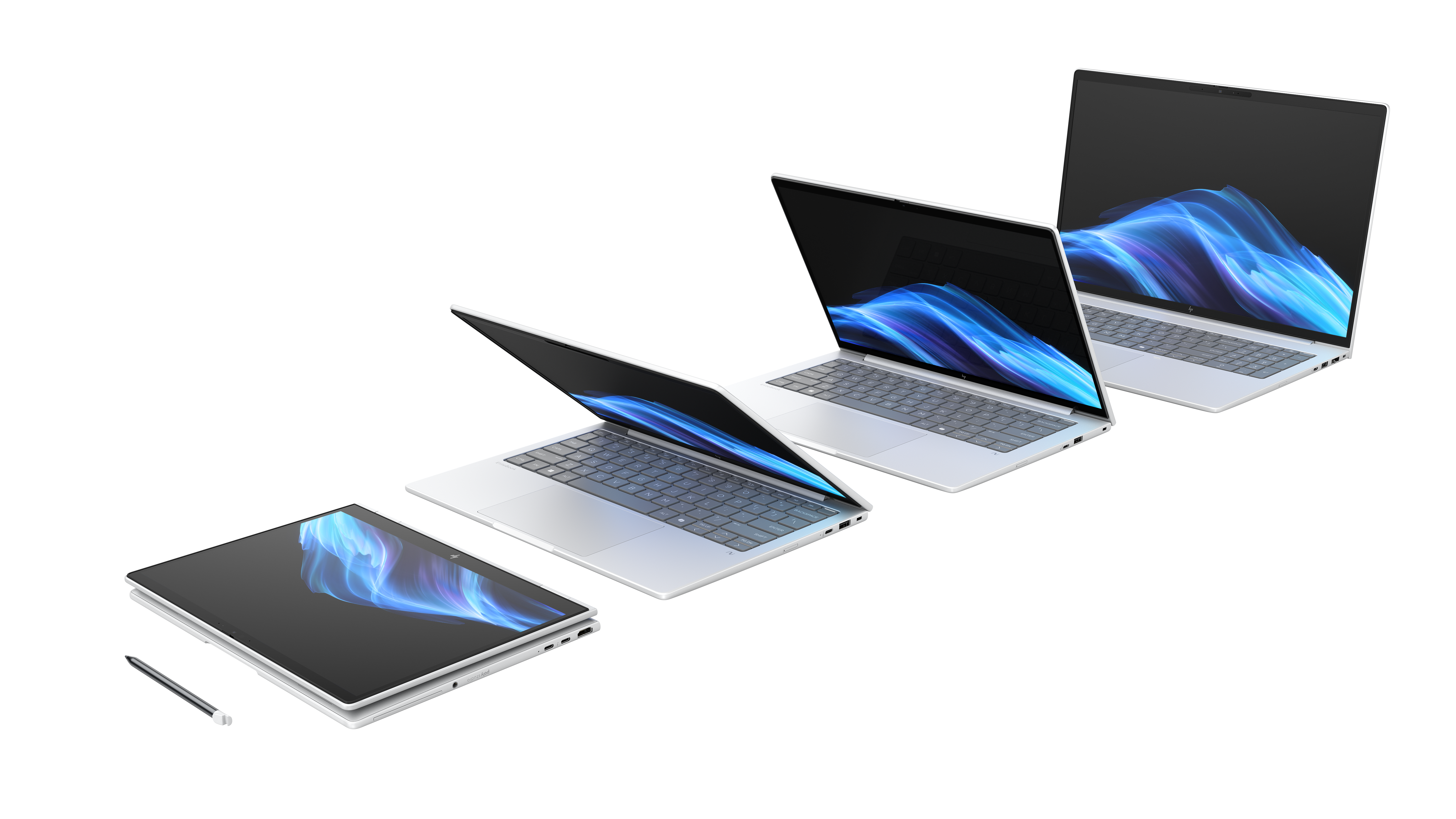 Vier Laptops hintereinander. Jeder Laptop ist geöffnet und zeigt ein blaues und weißes abstraktes Design auf dem Bildschirm.