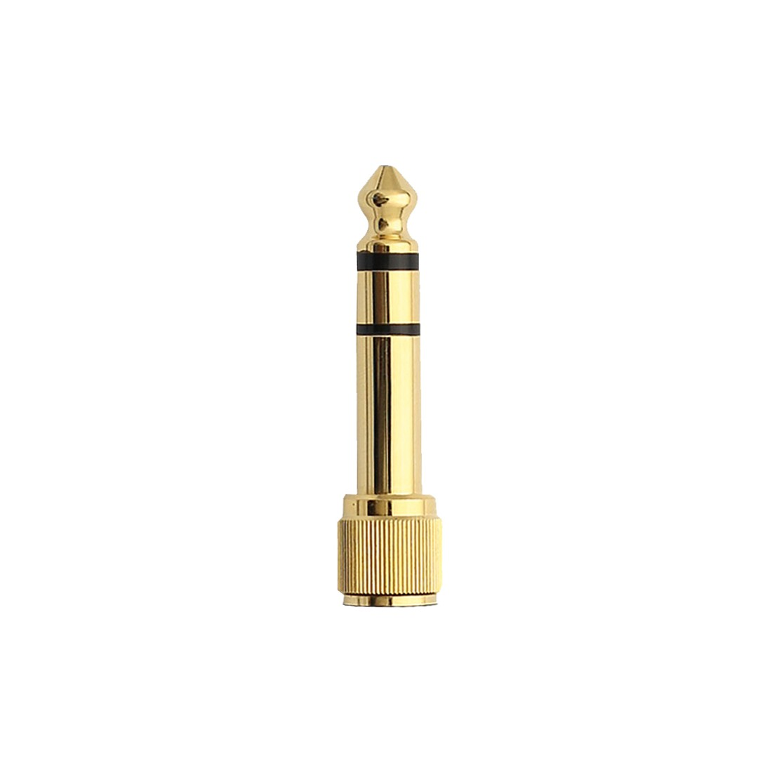 Ein goldfarbener Audioadapter steht vertikal vor einem weißen Hintergrund. Er hat eine spitze Spitze, ein schwarzes Band und eine geriffelte Basis.