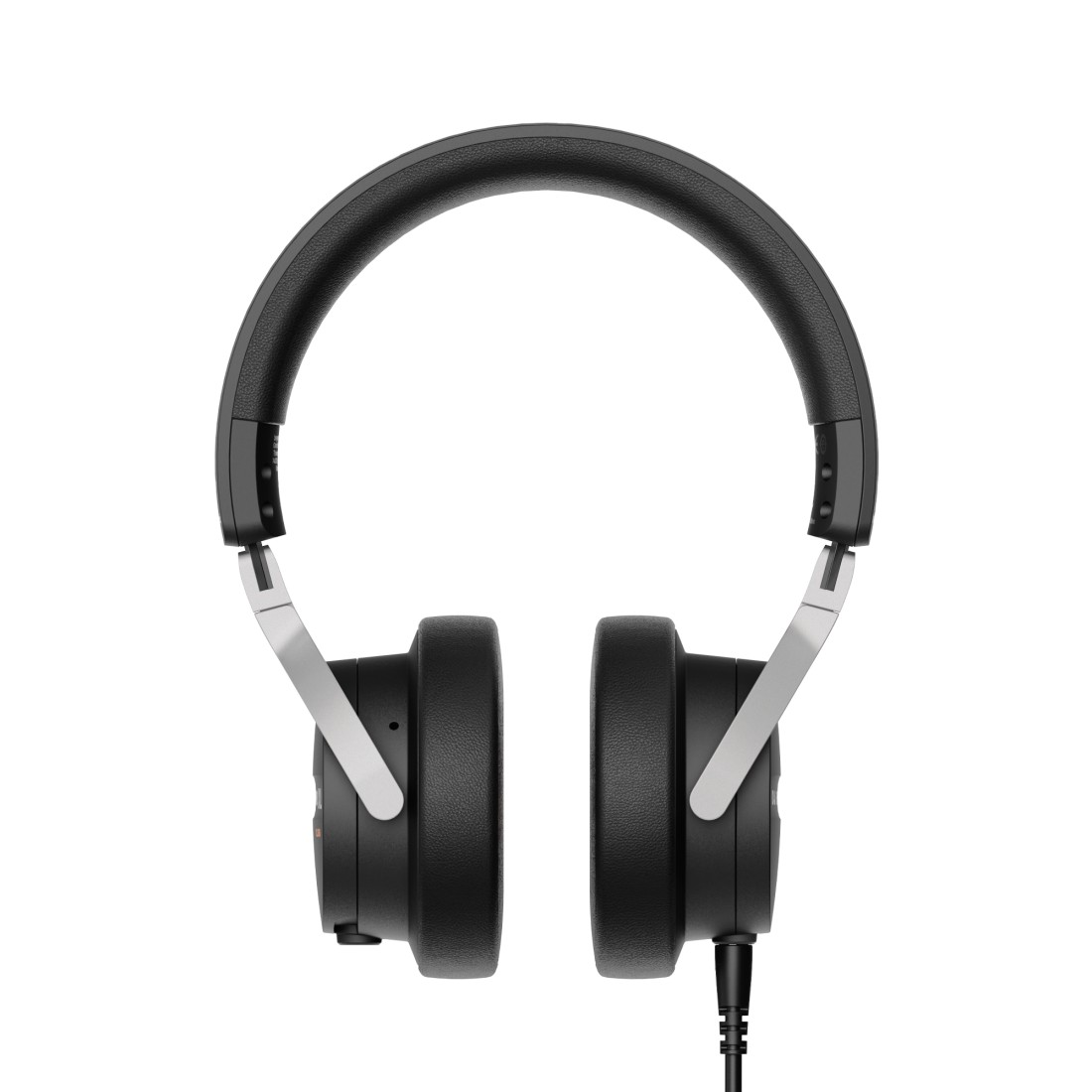 Schwarze Kopfhörer mit silbernen Akzenten und einem schwarzen Kabel vor weißem Hintergrund, das Design zeigt.