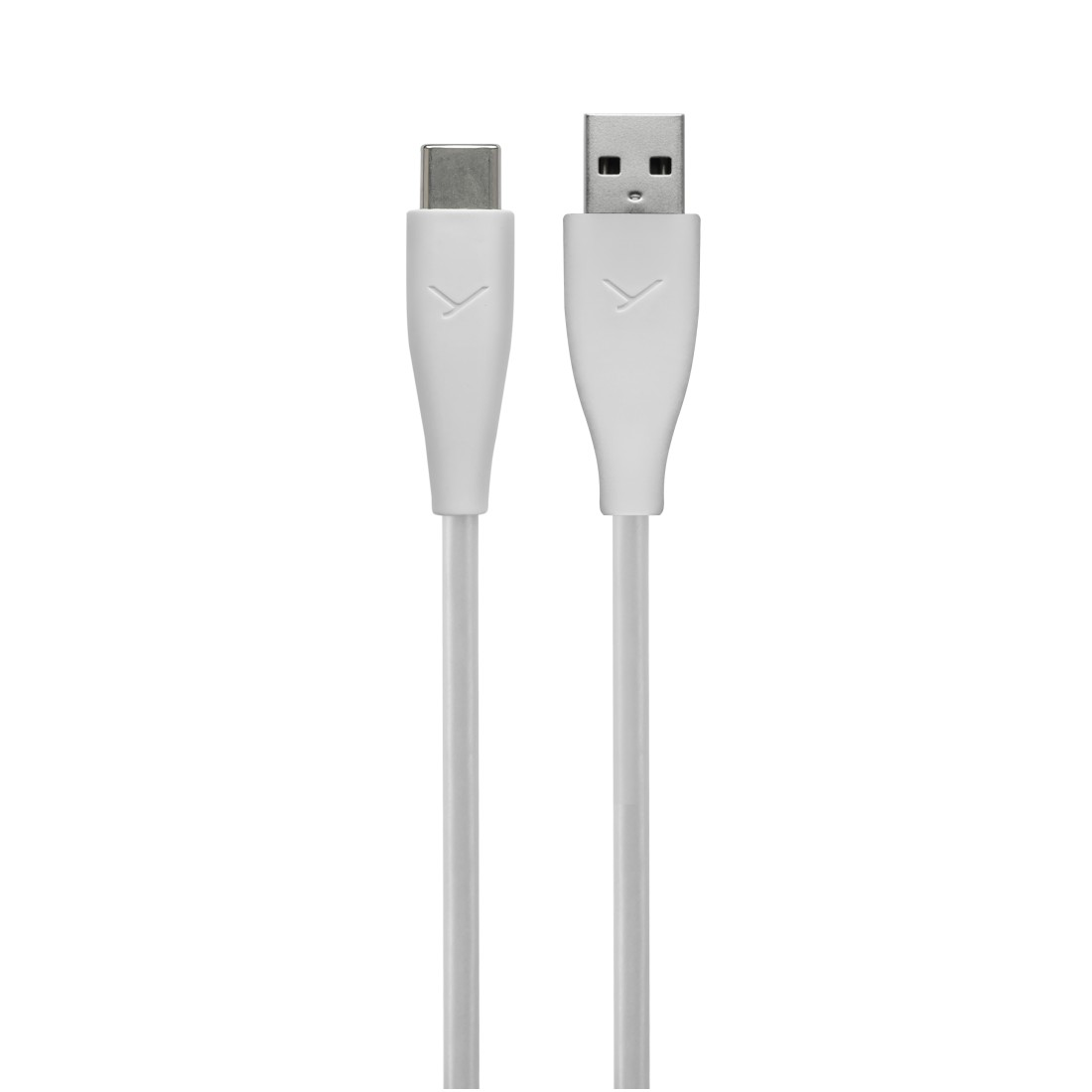 Ein weißes USB-C-auf-USB-A-Kabel vor weißem Hintergrund. Das Kabel hat zwei Anschlüsse und einen langen, dünnen Körper.
