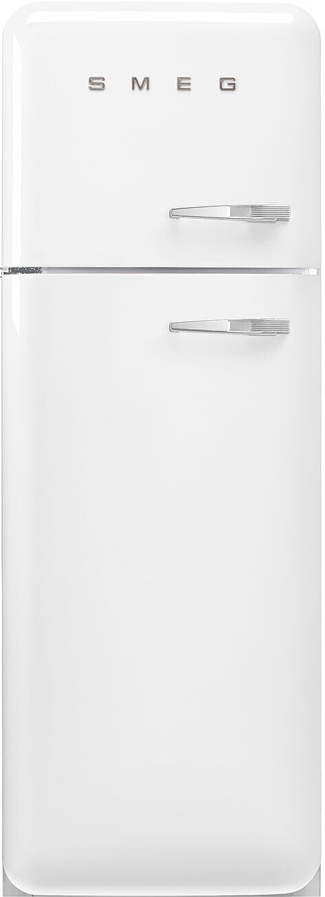 Ein weißer SMEG-Kühlschrank mit Markennamen oben. Er hat zwei silberne Griffe.