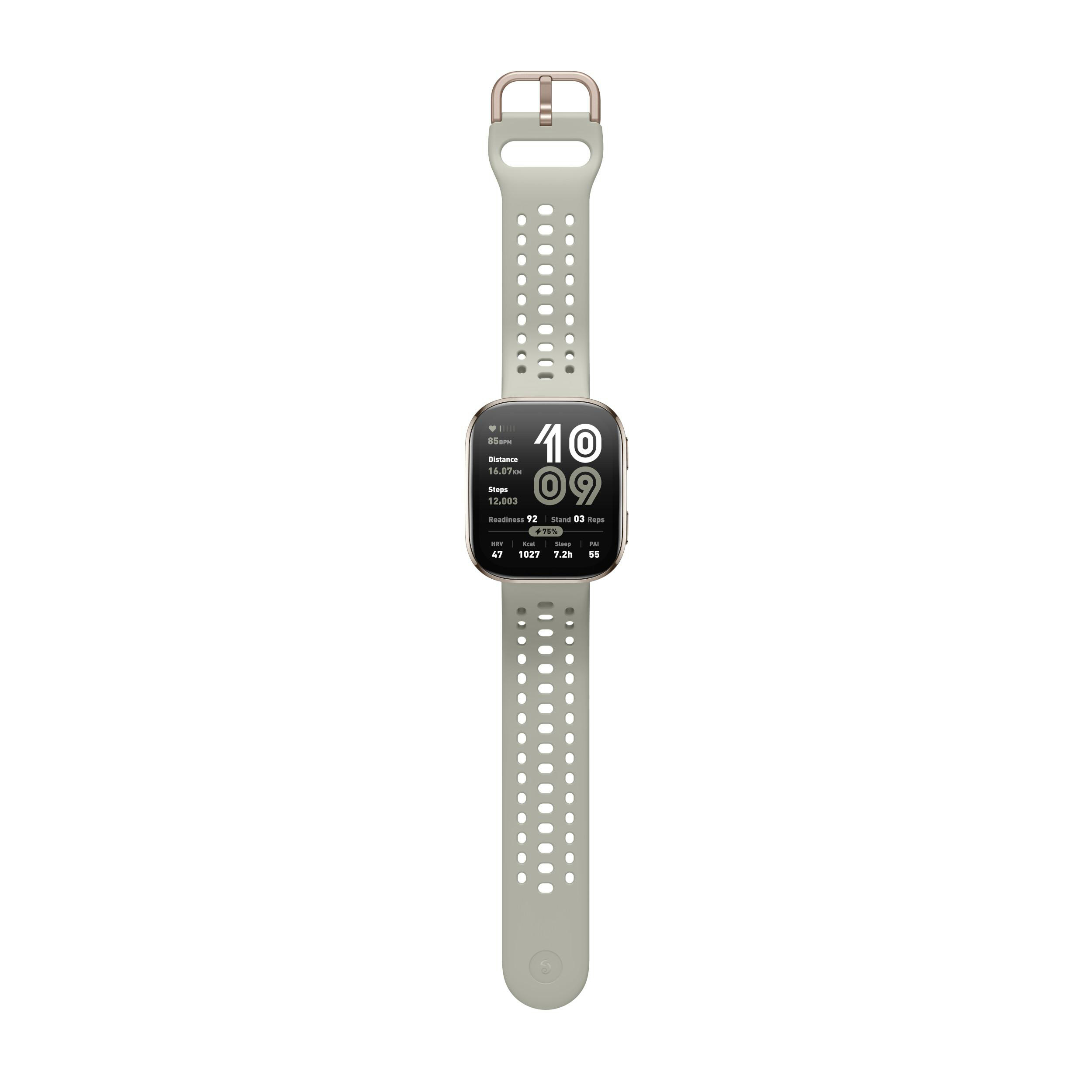 Eine Smartwatch mit hellgrünem Armband und Bildschirm mit Gesundheitsdaten vor weißem Hintergrund.