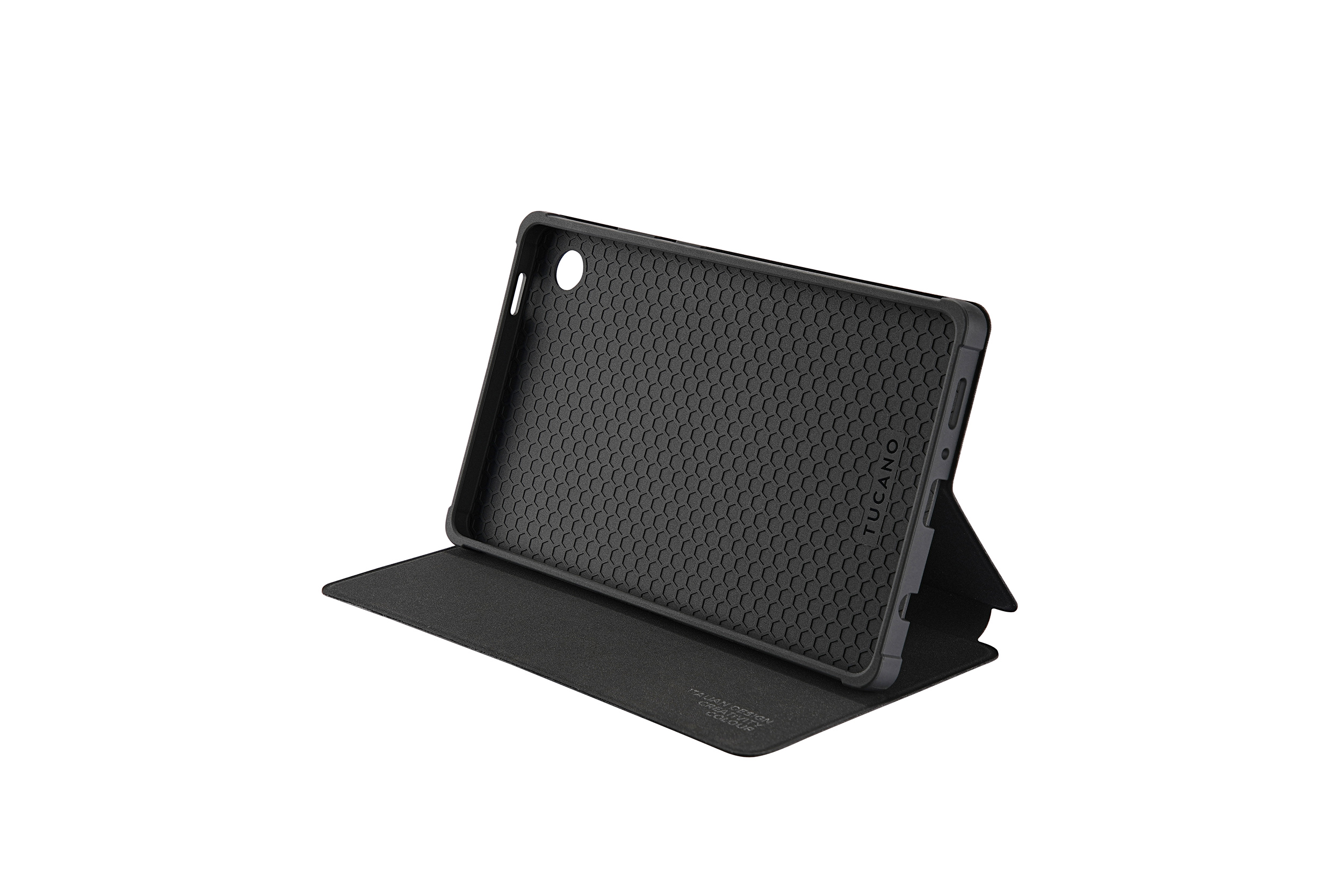 Schwarze Tablet-Hülle auf weißem Hintergrund. Sie ist offen, zeigt die Innenseite und steht aufrecht.
